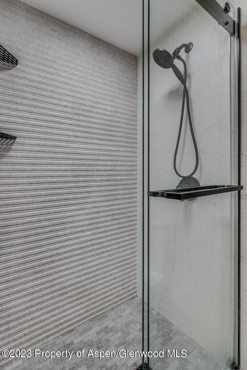 914 WATERS Avenue, 12