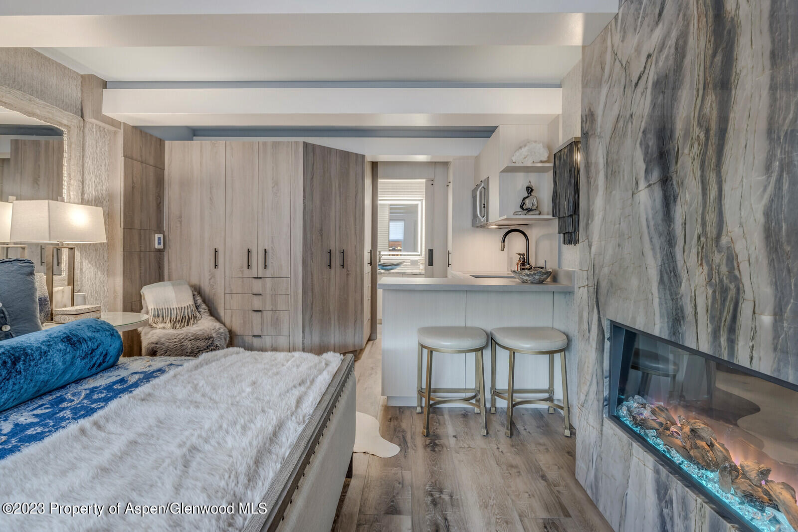 914 WATERS Avenue, 12