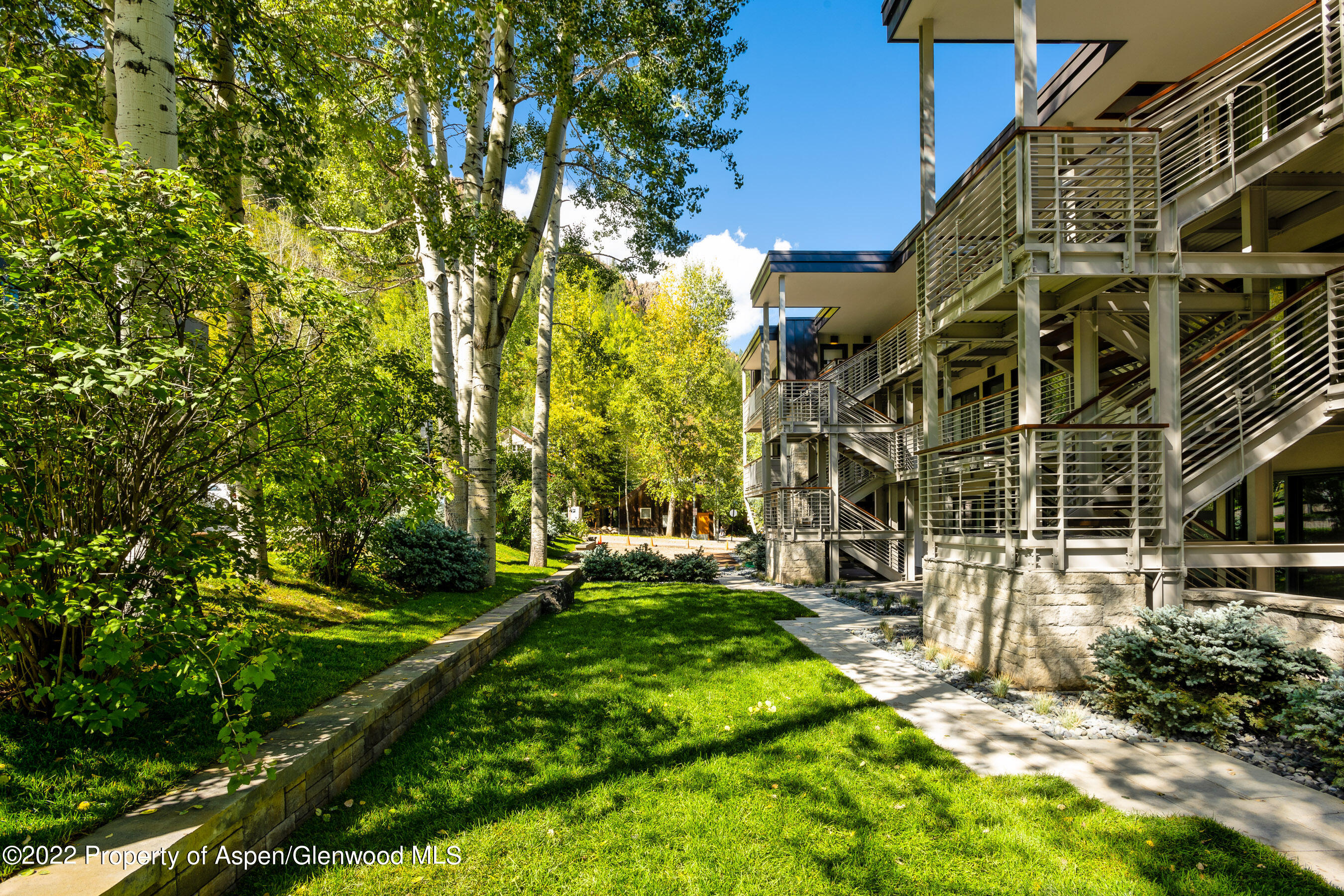 100 E Dean Street, 3A