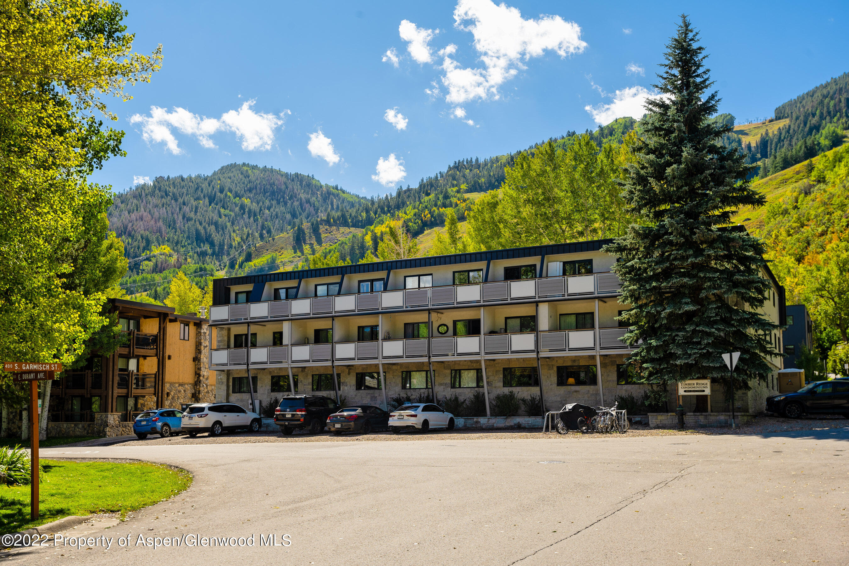 100 E Dean Street, 3A