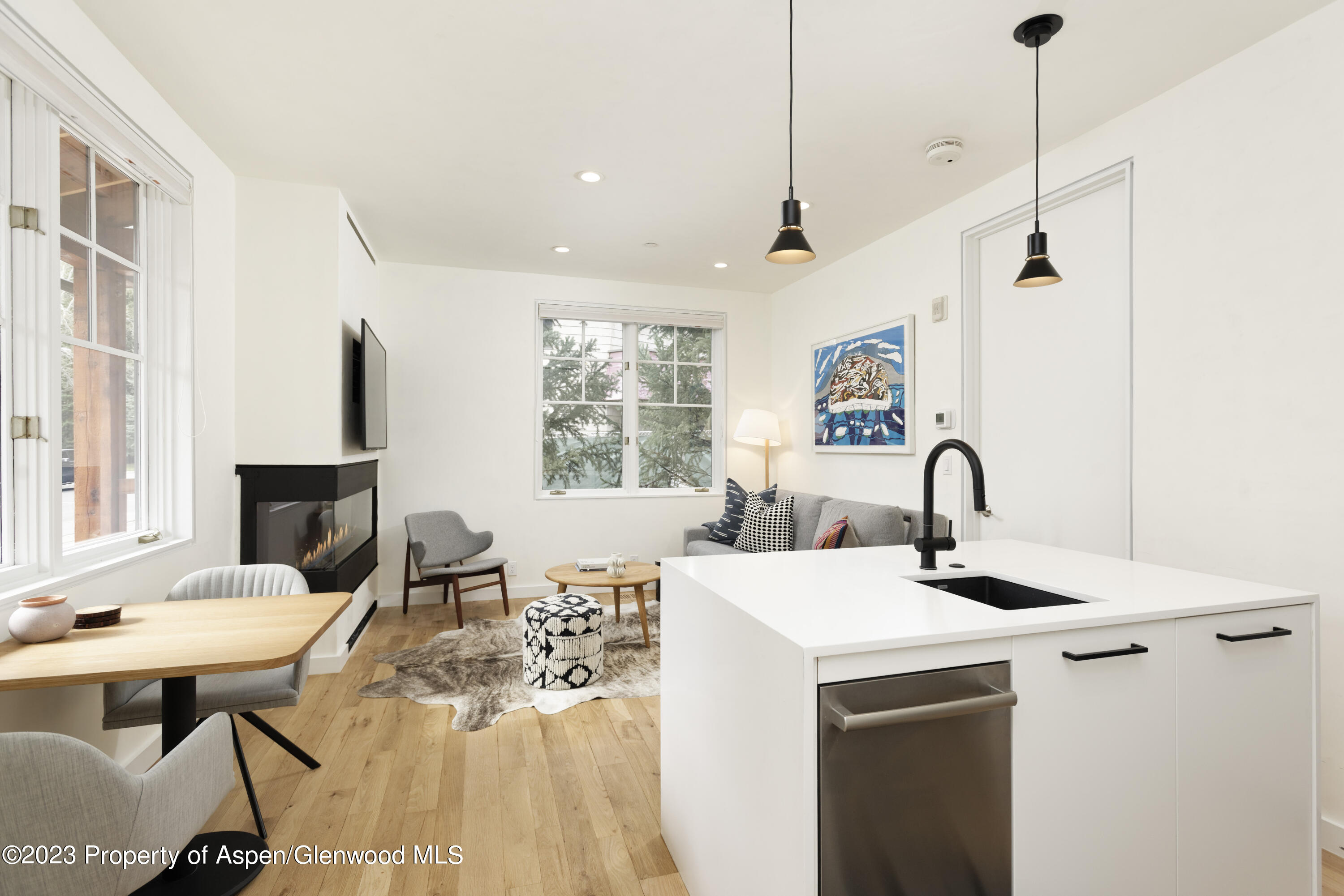 501 W Main Street, A101