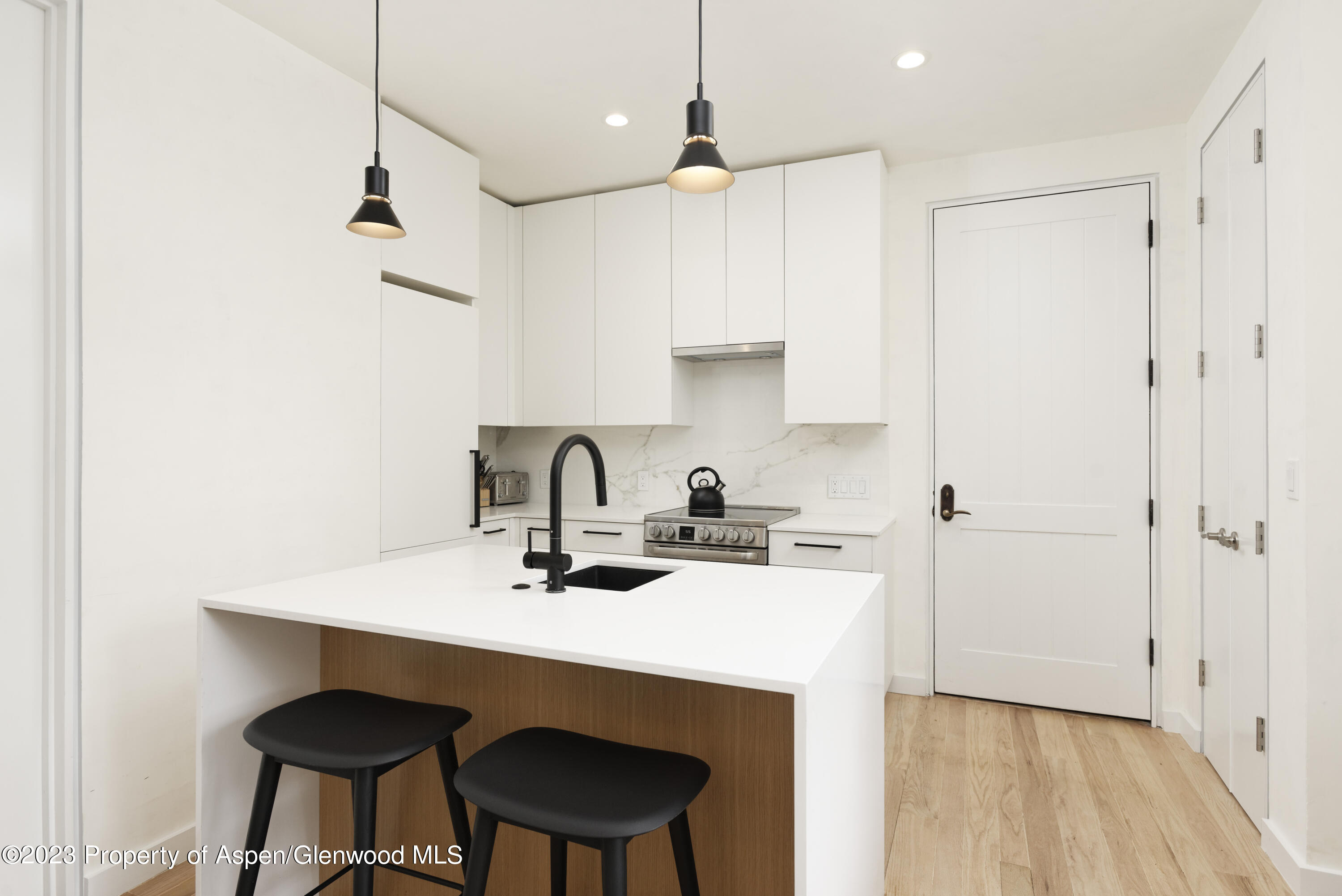 501 W Main Street, A101