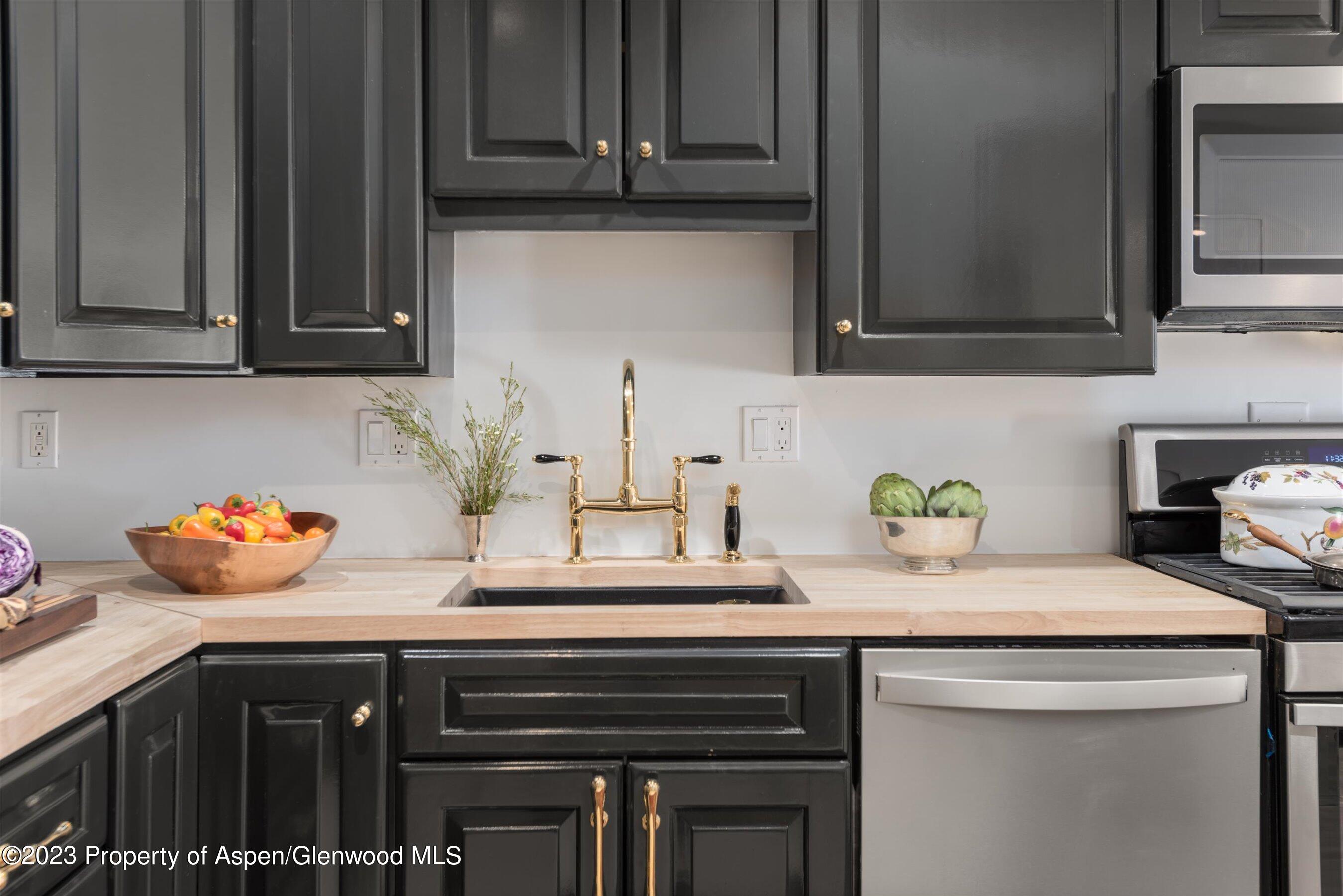 100 E Dean Street, 1B & 1C