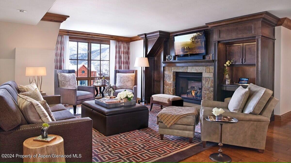 315 E Dean Street, B20