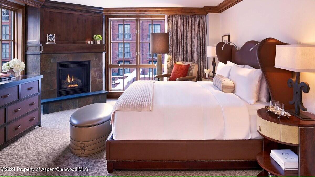 315 E Dean Street, B20