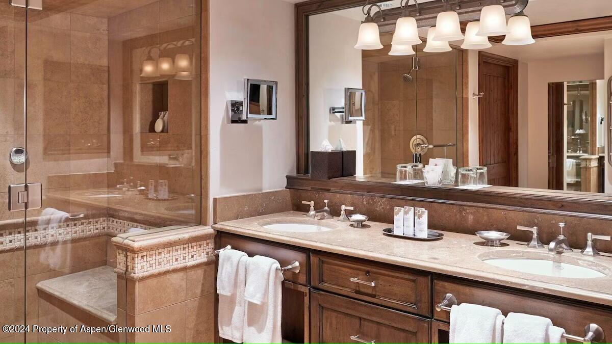 315 E Dean Street, B20