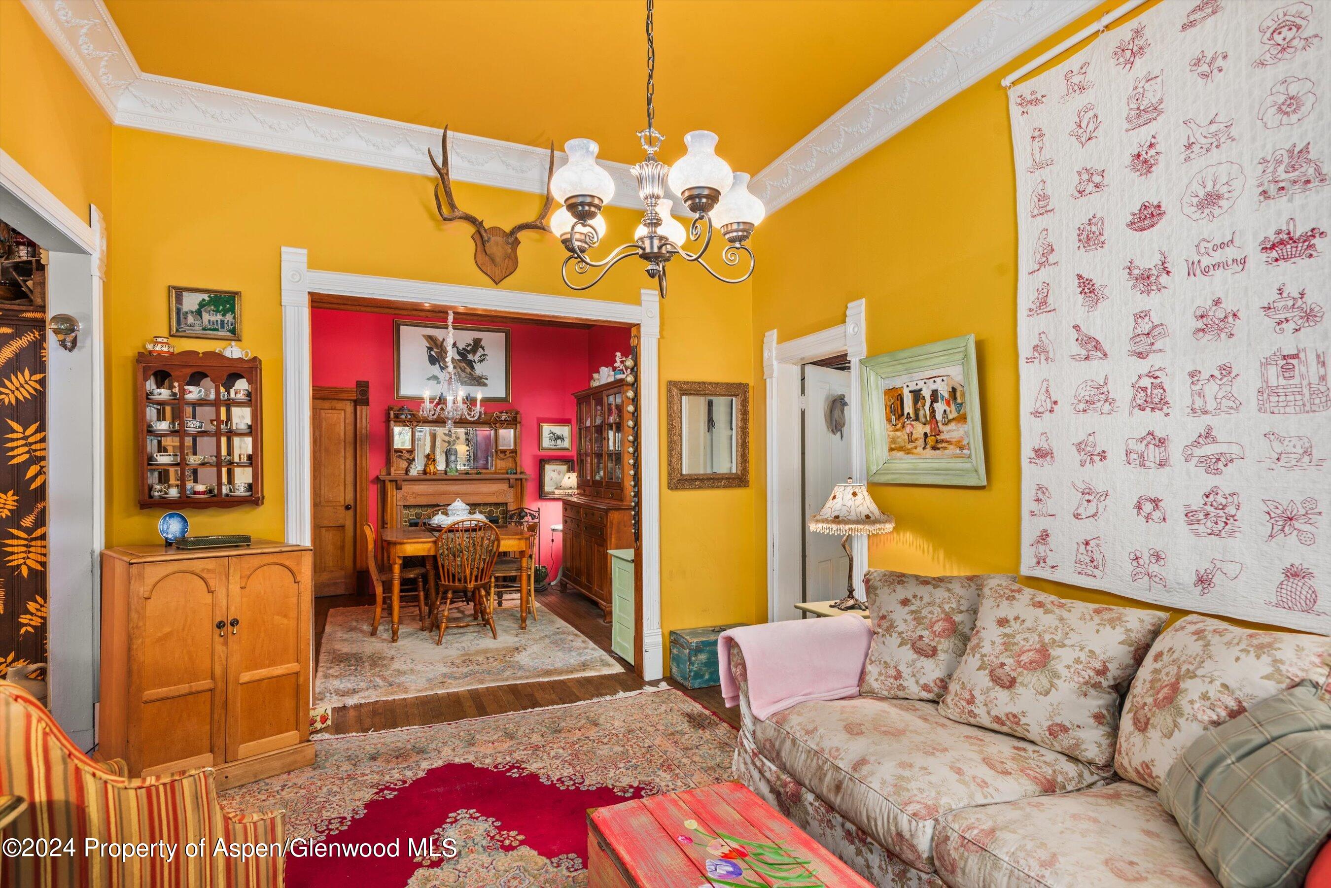 406 W Smuggler Street