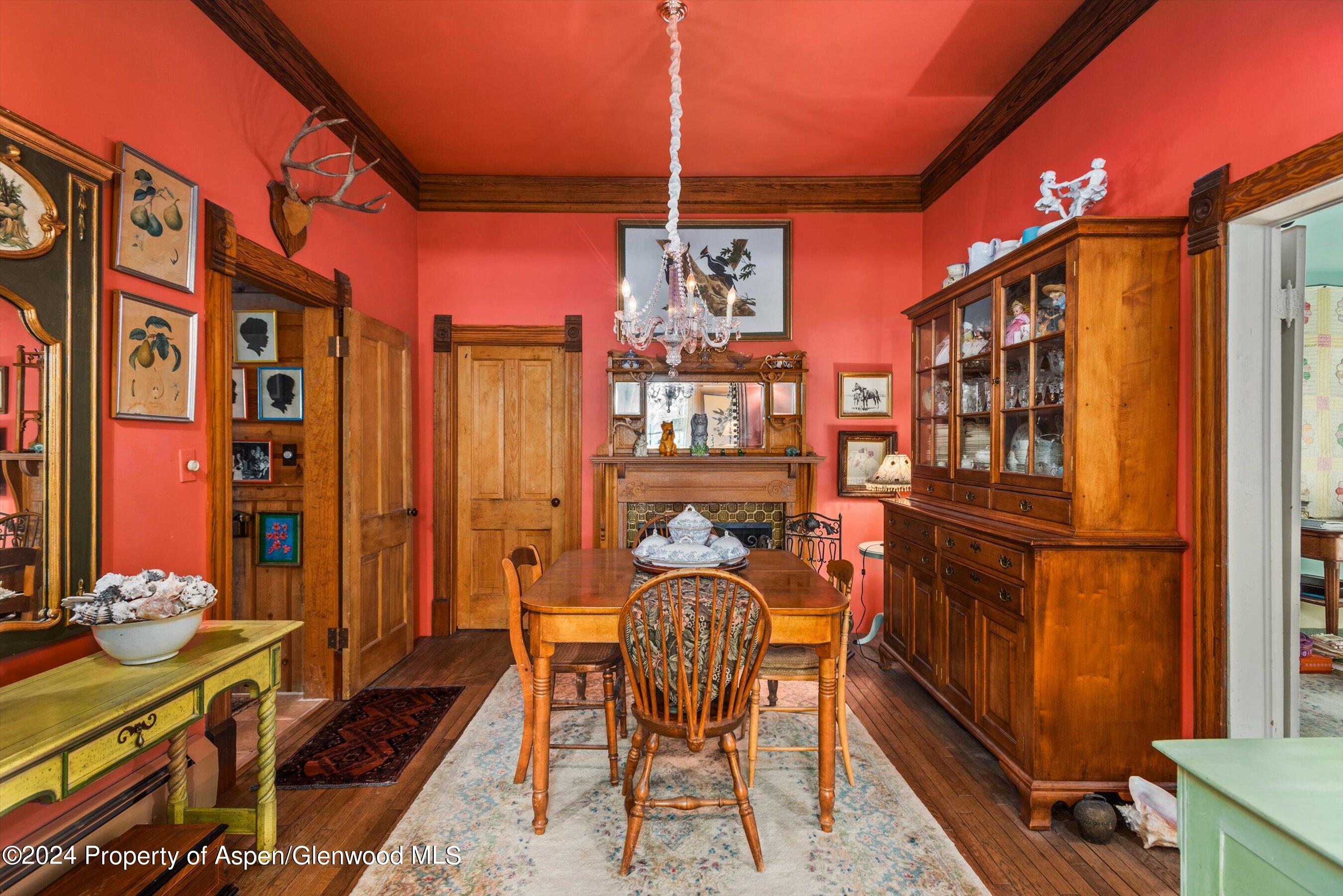 406 W Smuggler Street