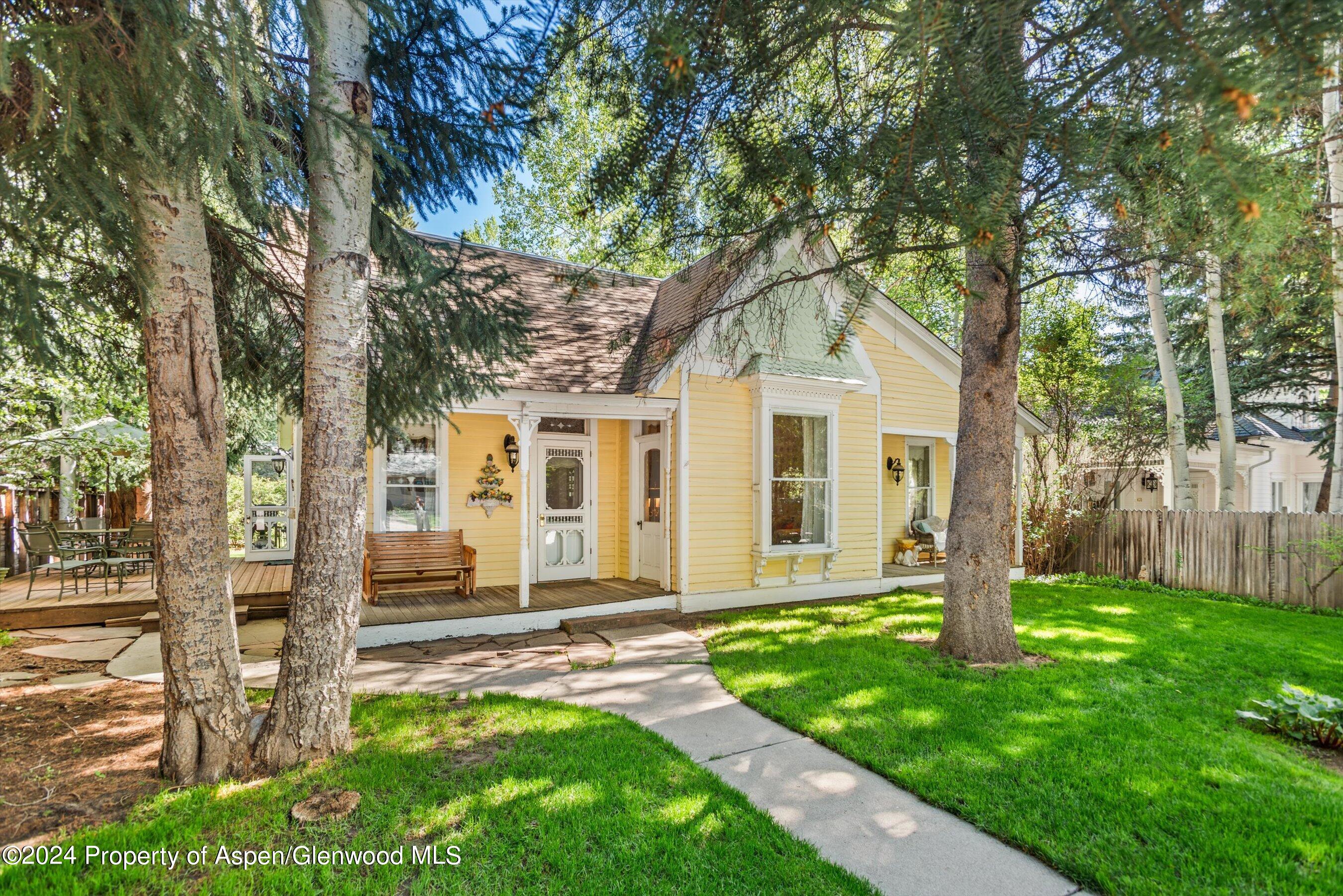 406 W Smuggler Street