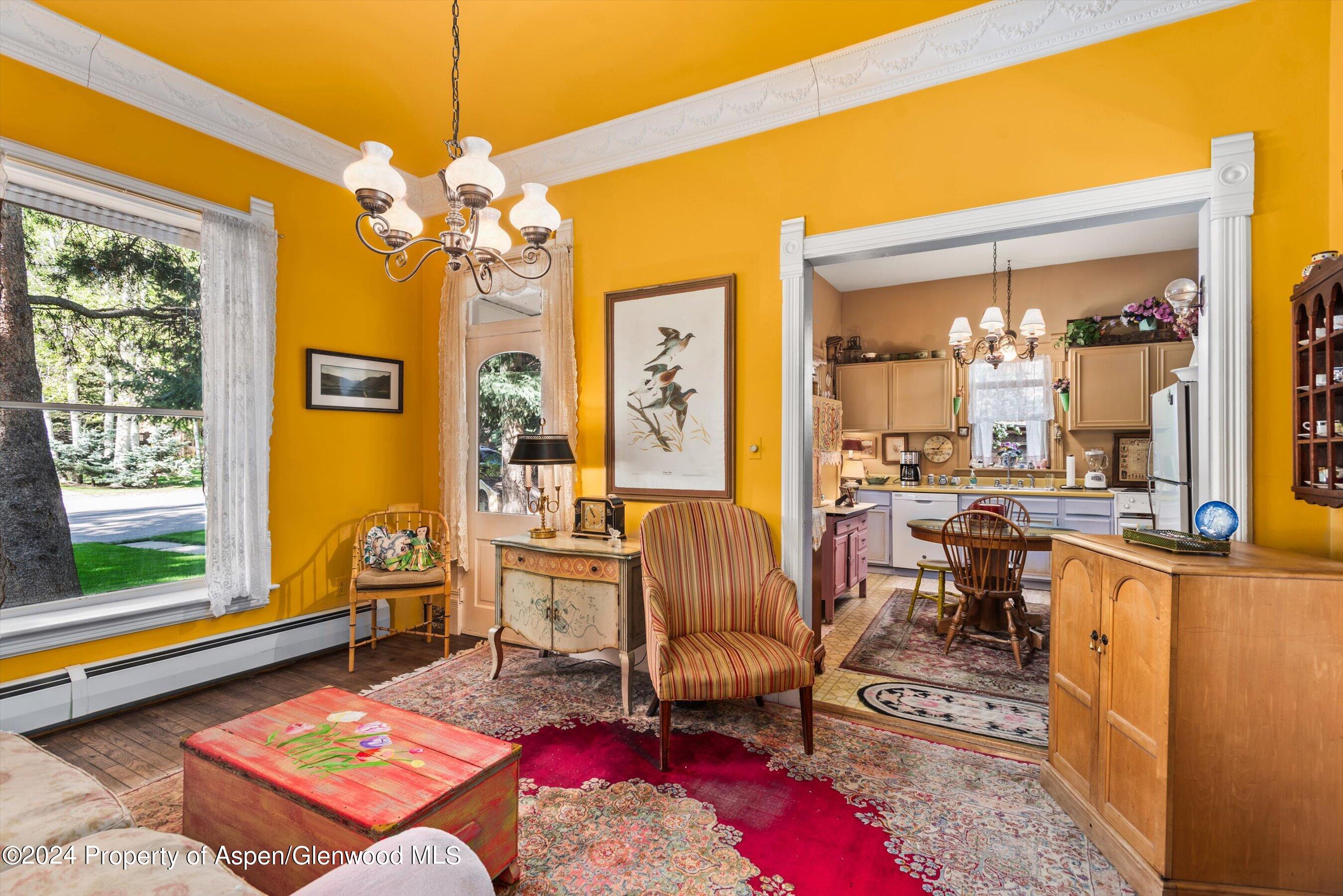 406 W Smuggler Street