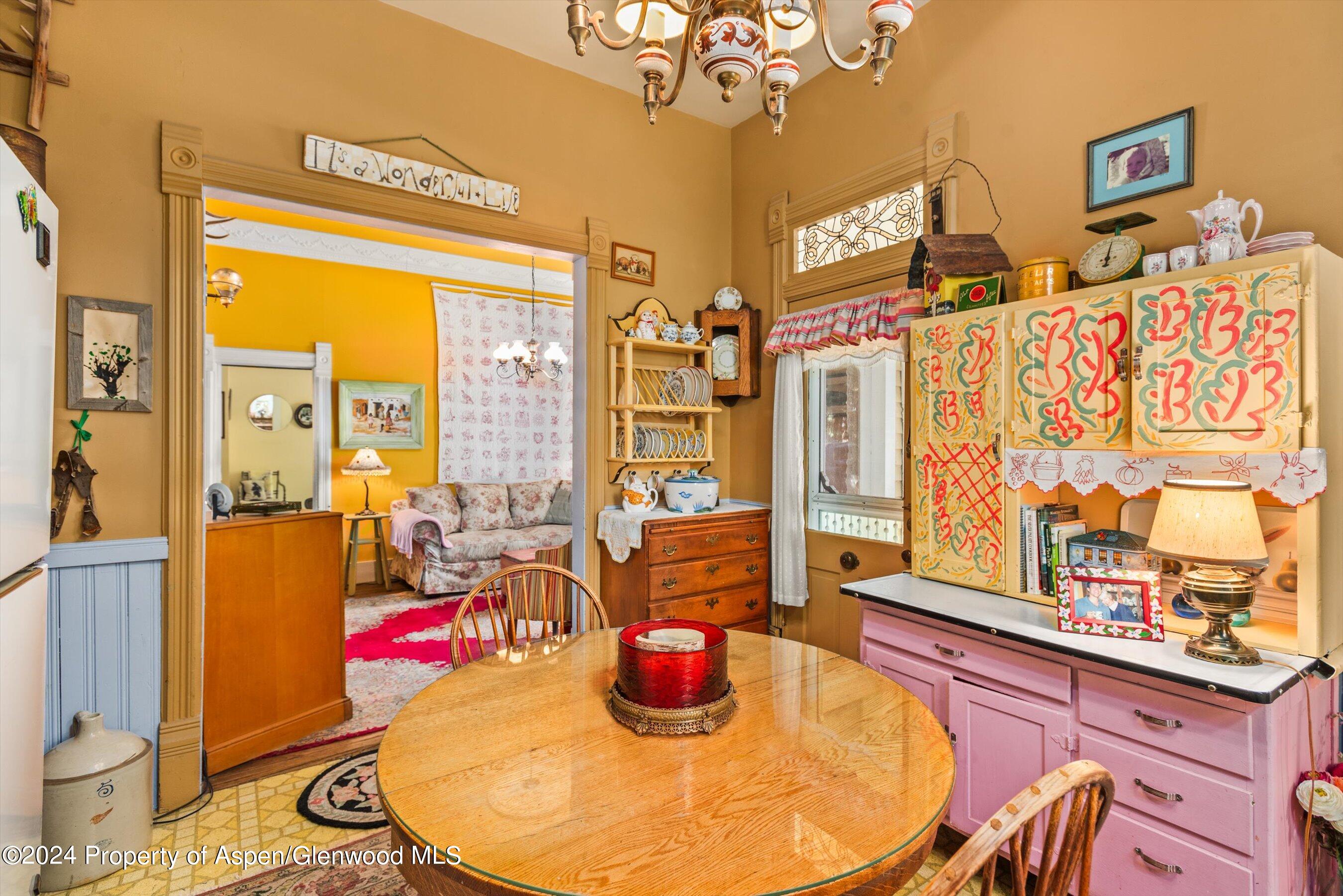 406 W Smuggler Street