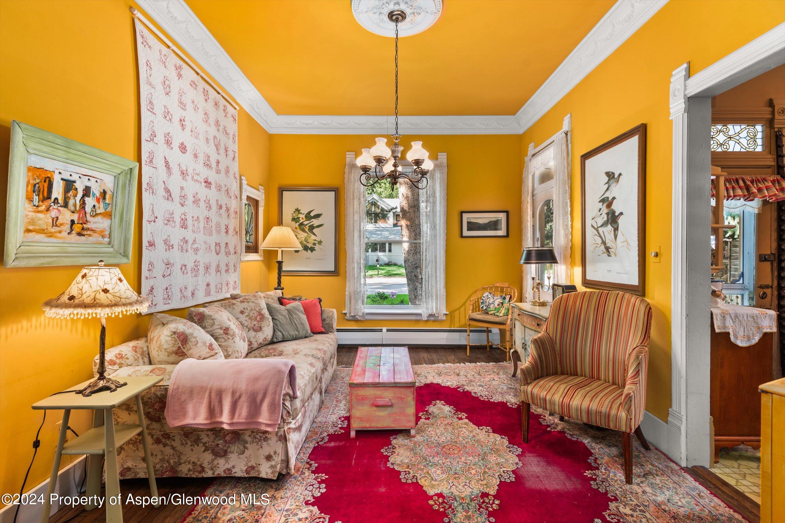 406 W Smuggler Street