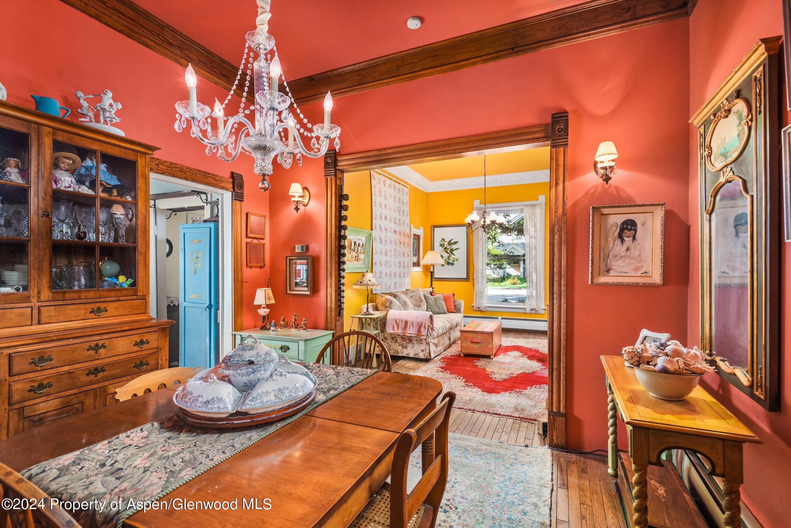 406 W Smuggler Street