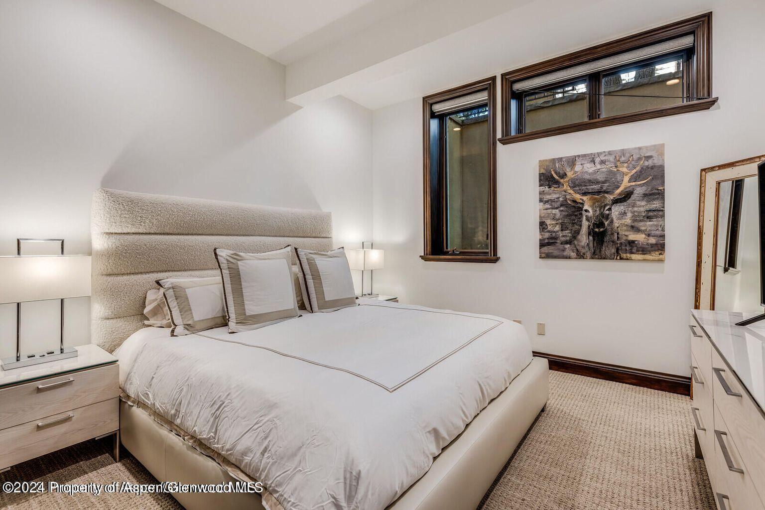 910 E Cooper Avenue, West