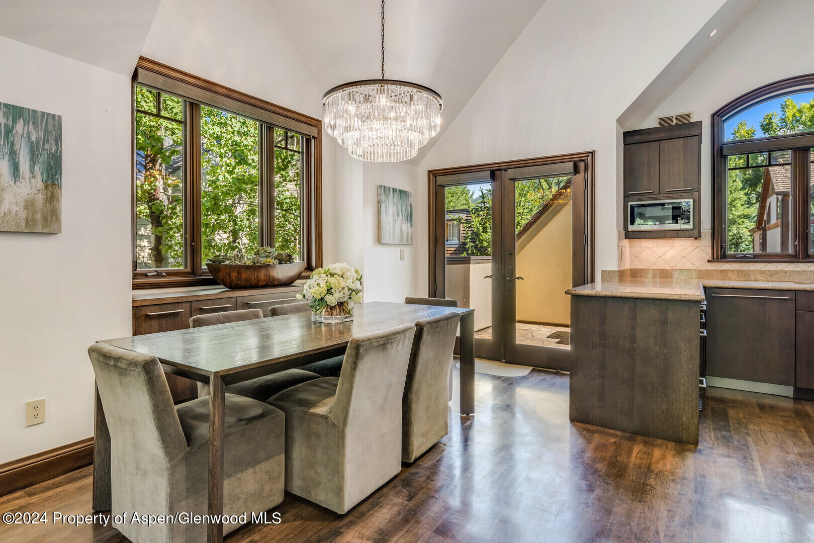 910 E Cooper Avenue, West