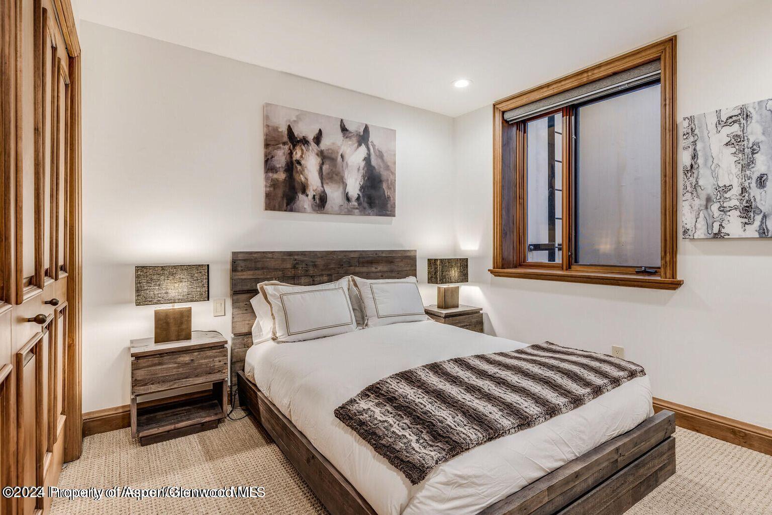 910 E Cooper Avenue, West