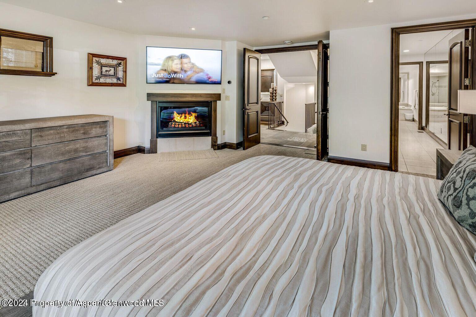 910 E Cooper Avenue, West