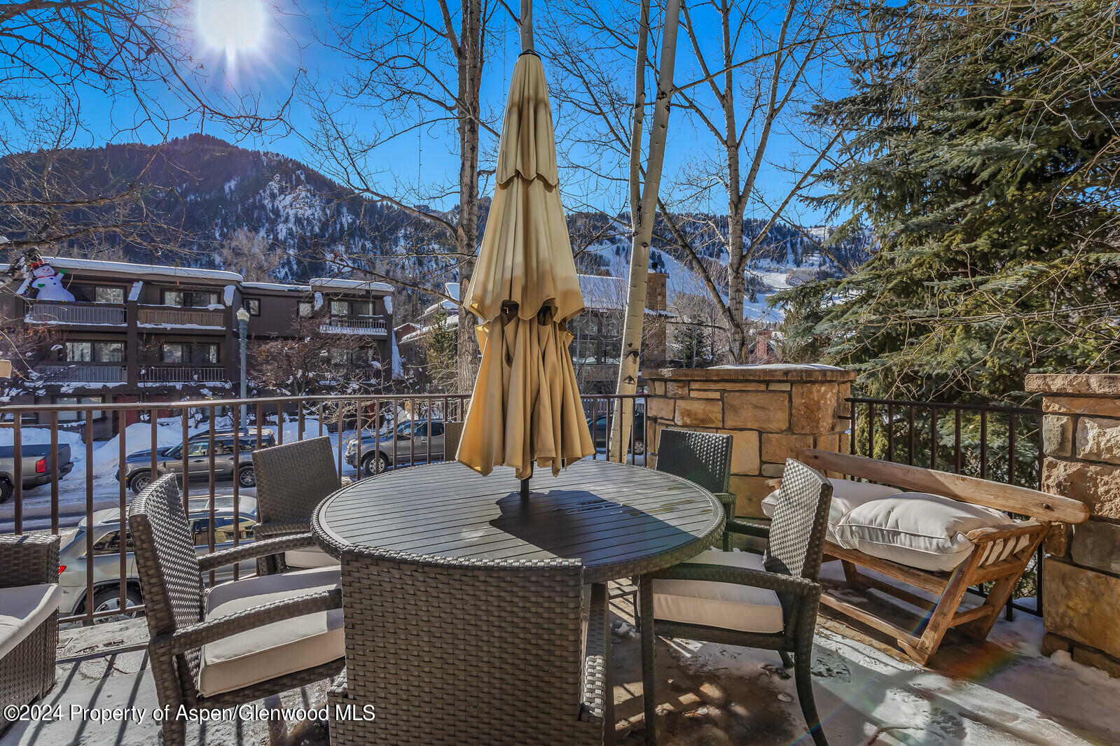 910 E Cooper Avenue, West