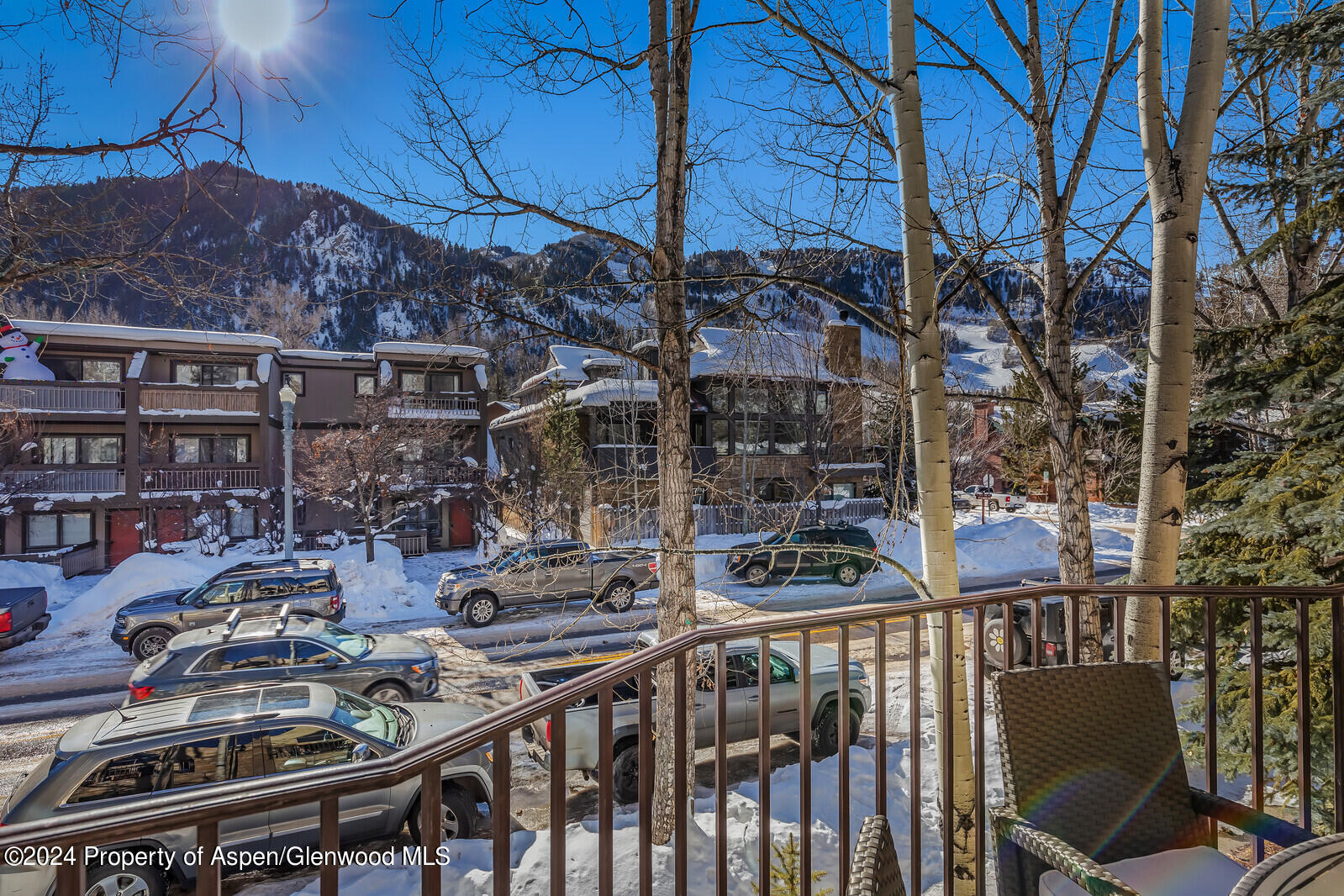 910 E Cooper Avenue, West