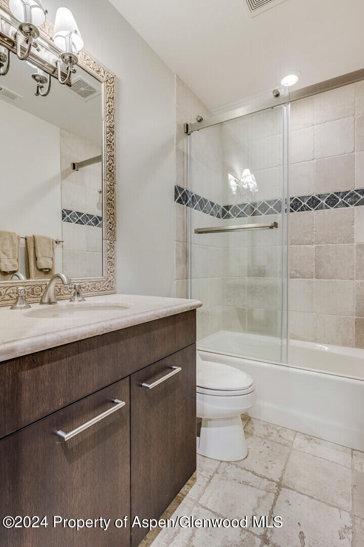 910 E Cooper Avenue, West