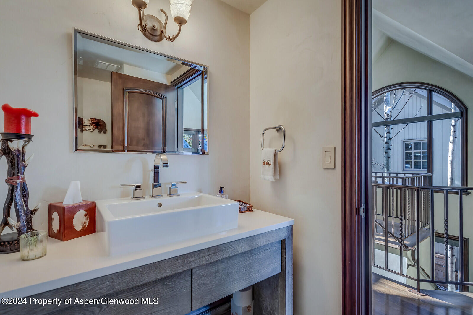 910 E Cooper Avenue, West