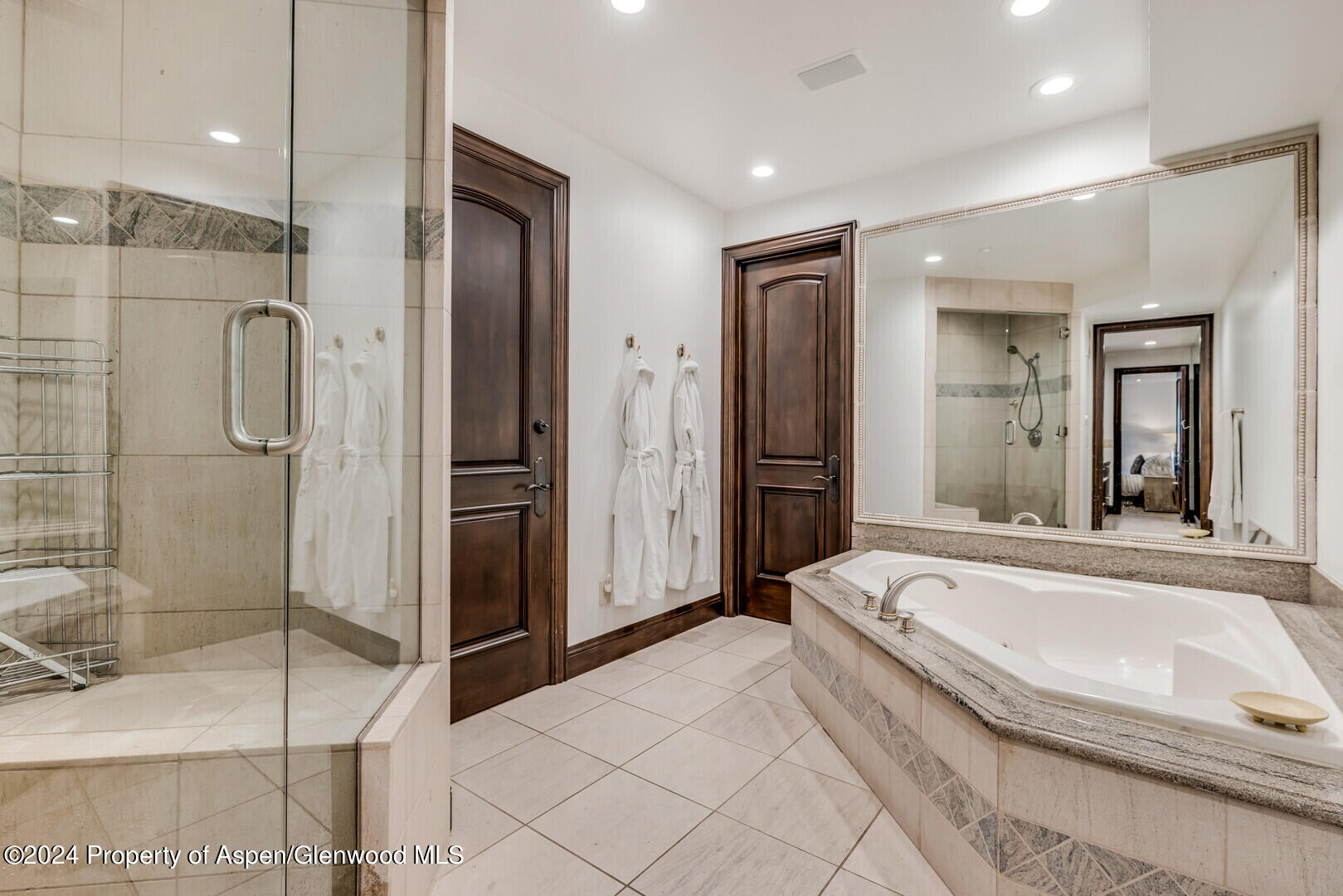 910 E Cooper Avenue, West