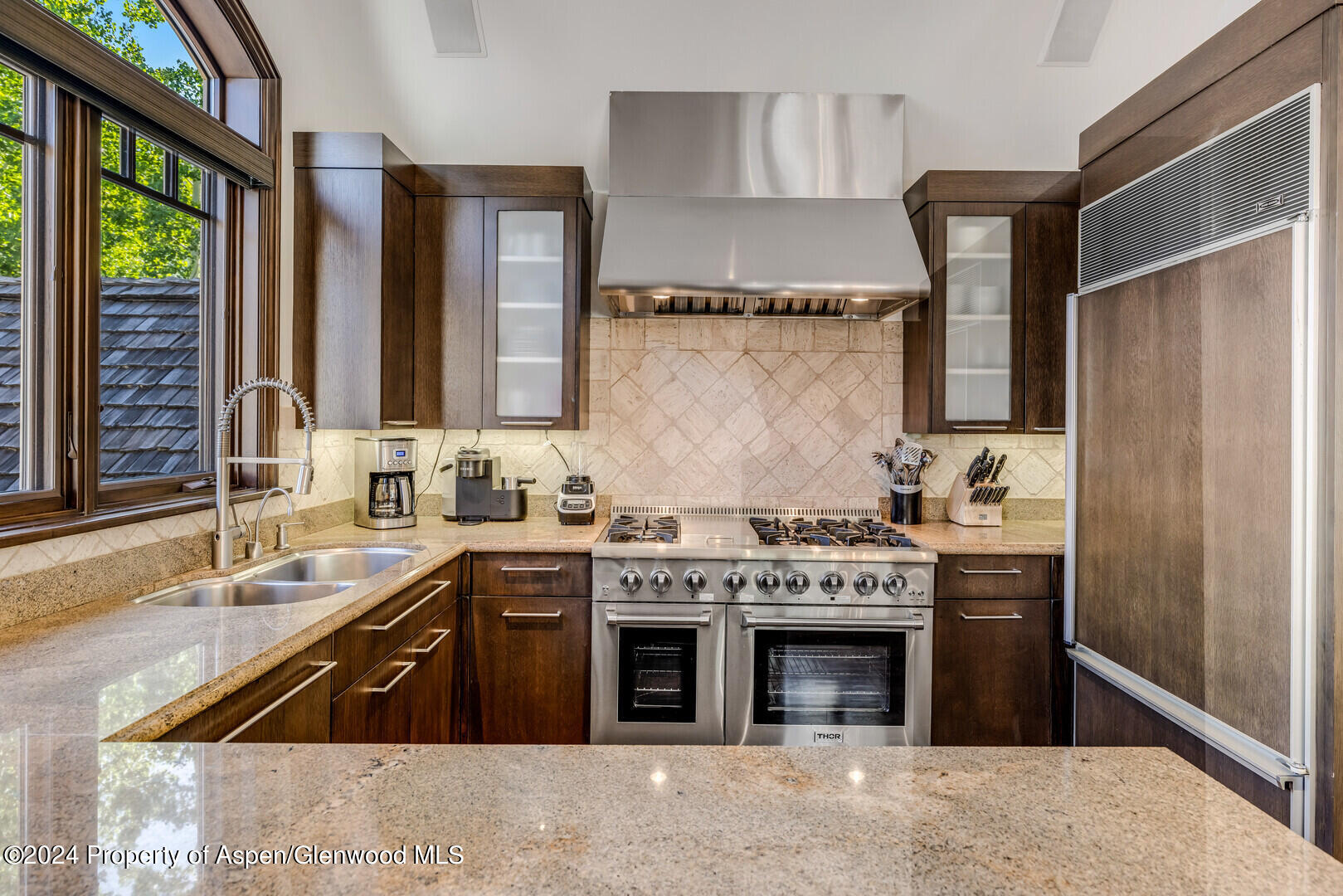 910 E Cooper Avenue, West