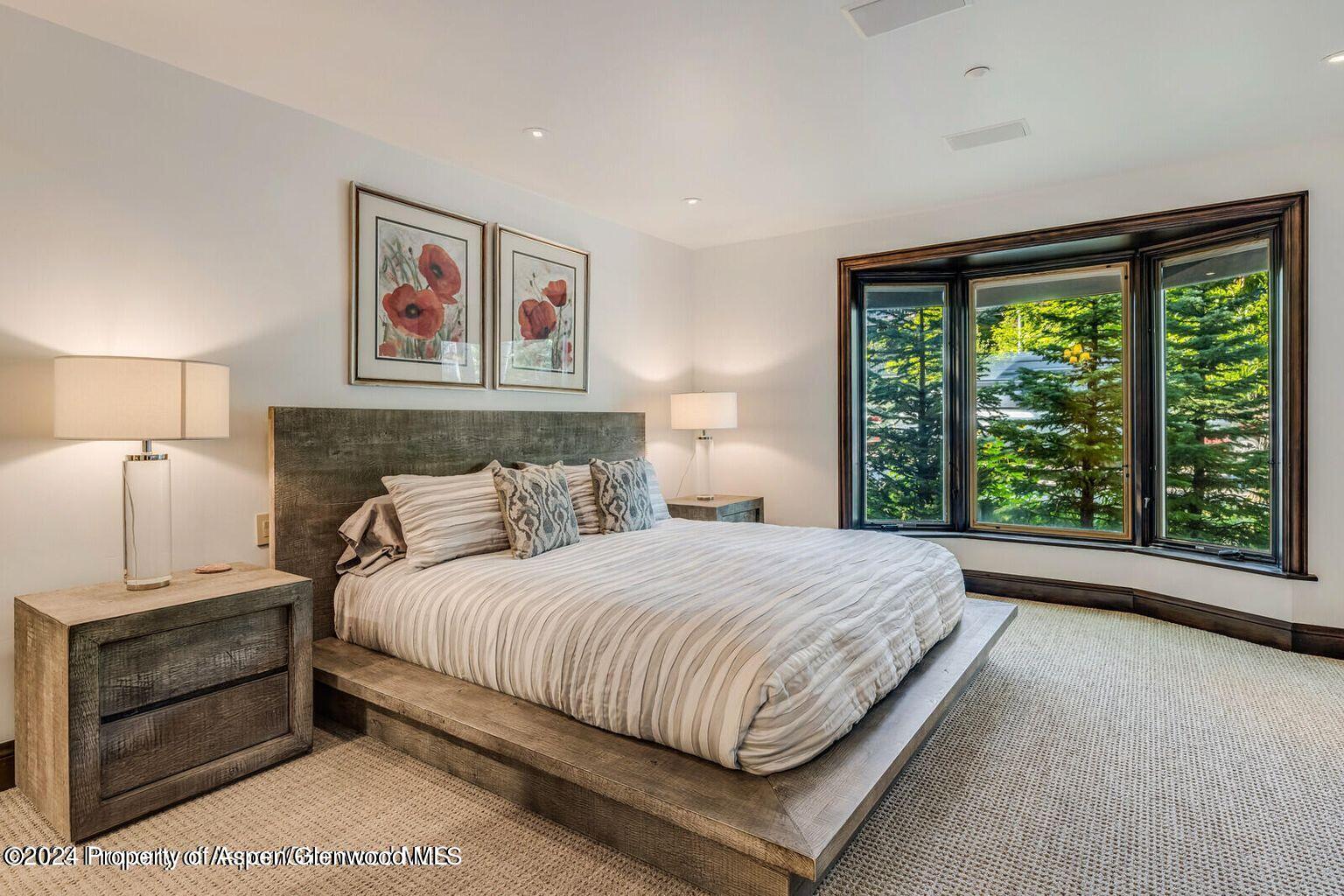 910 E Cooper Avenue, West