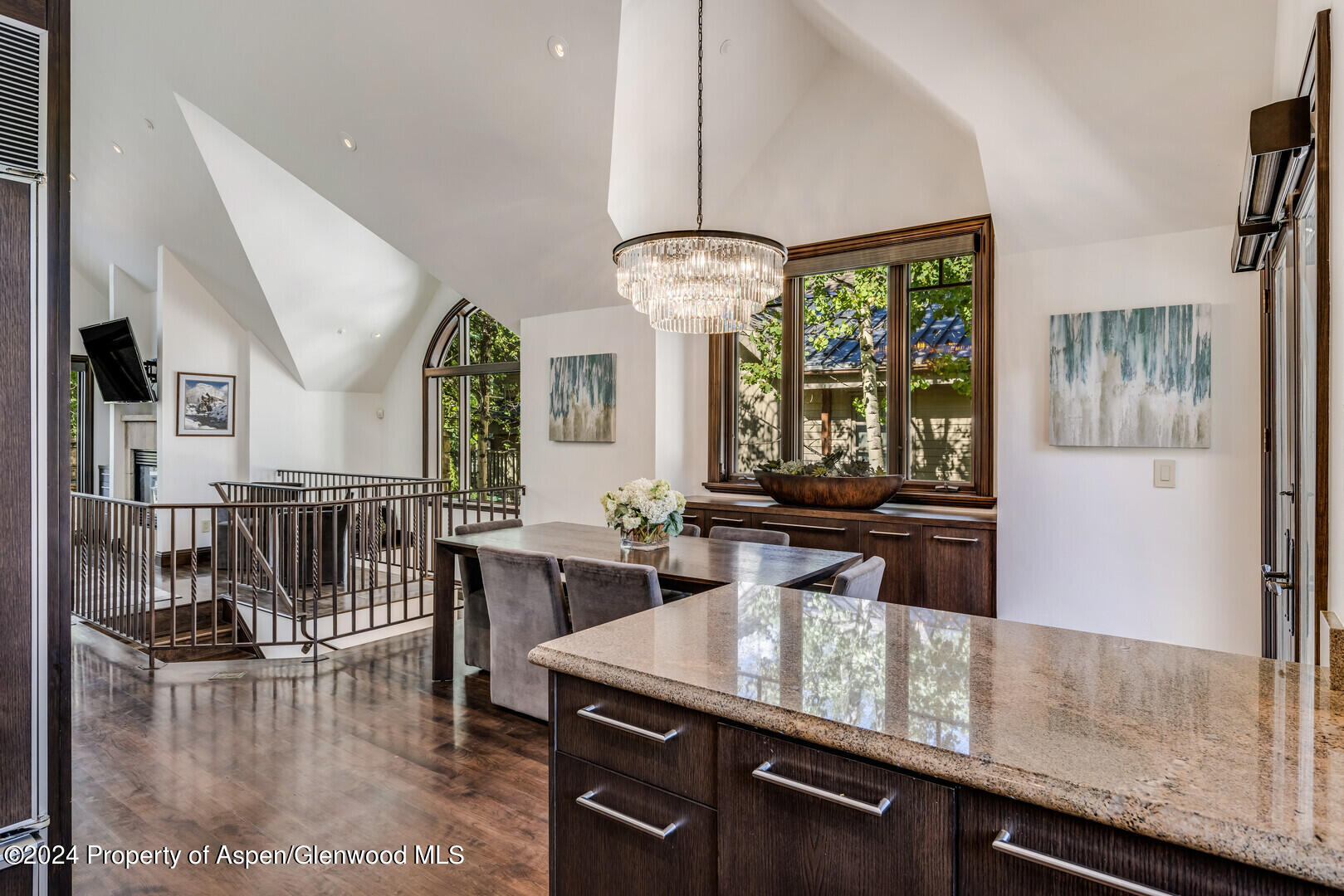 910 E Cooper Avenue, West