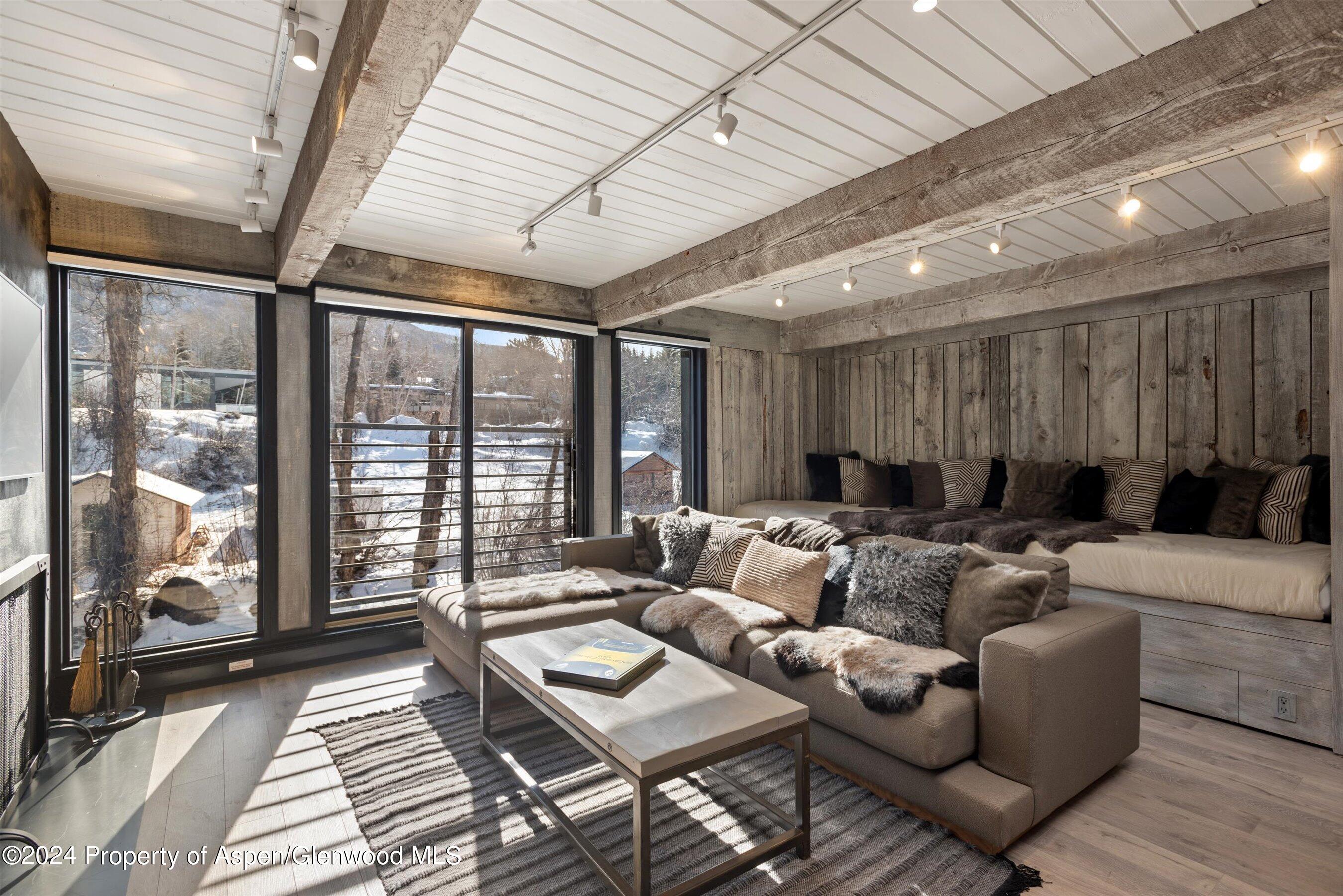 1039 E Cooper Avenue 19B