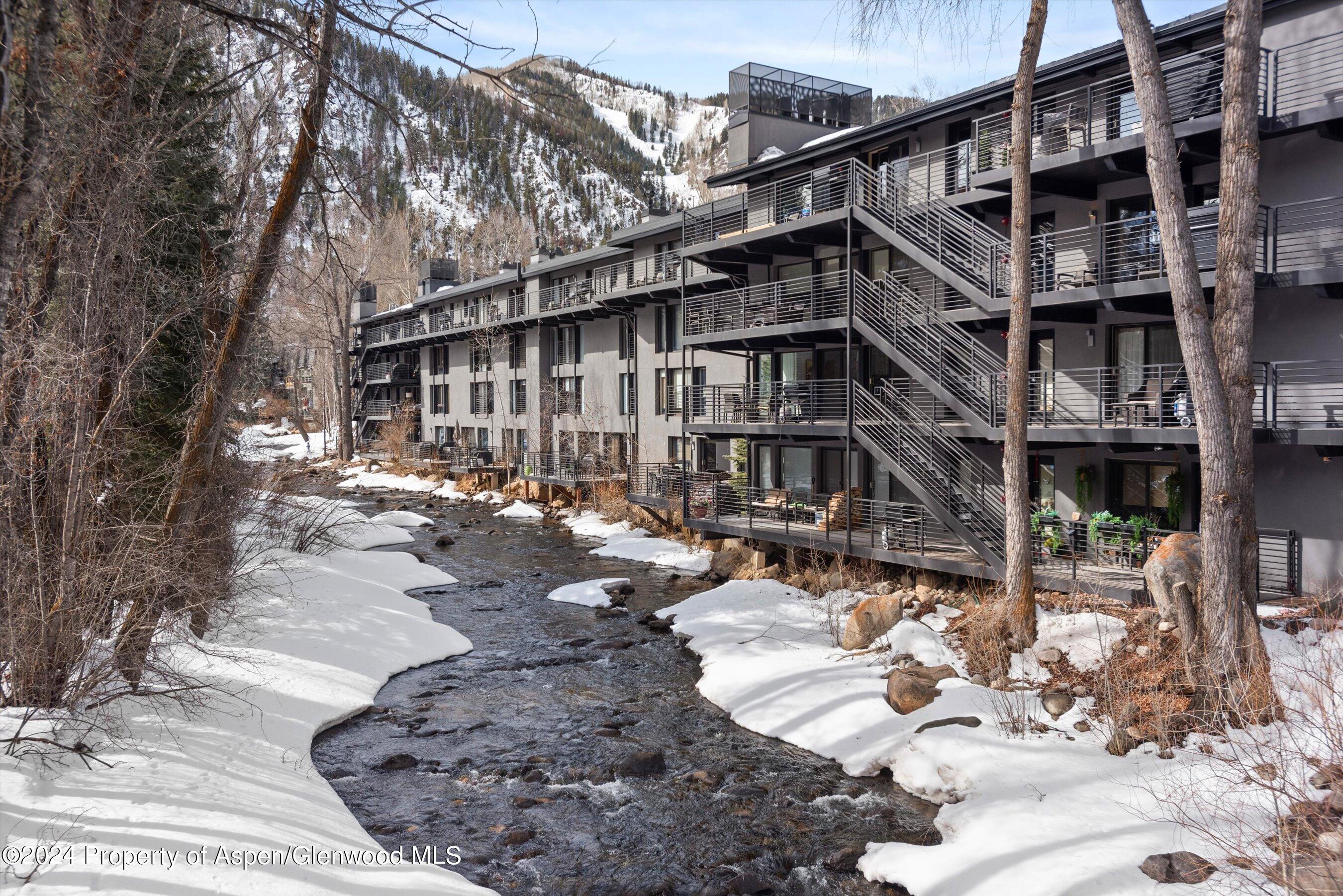 1039 E Cooper Avenue 19B