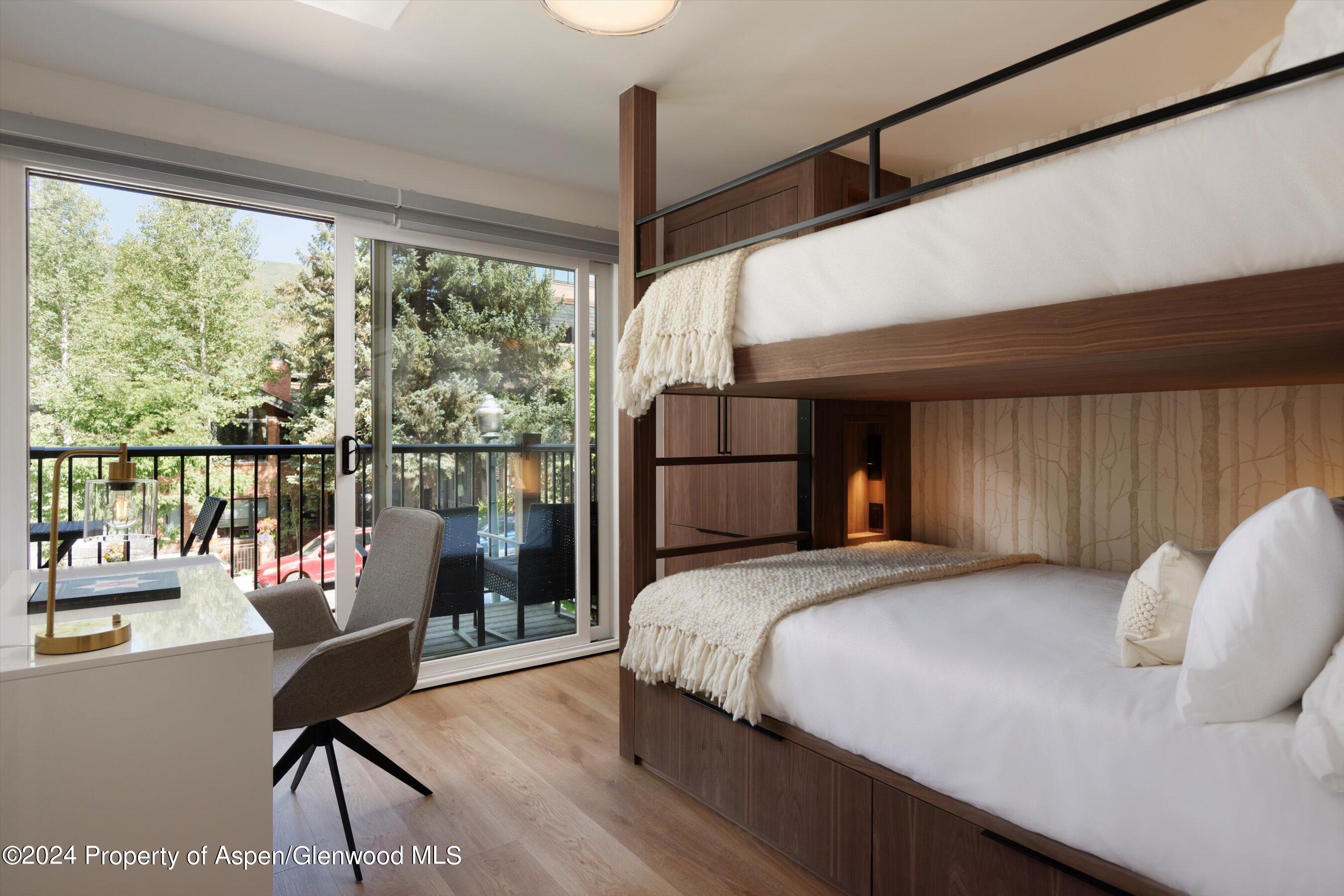 205 E Durant Avenue 1-I