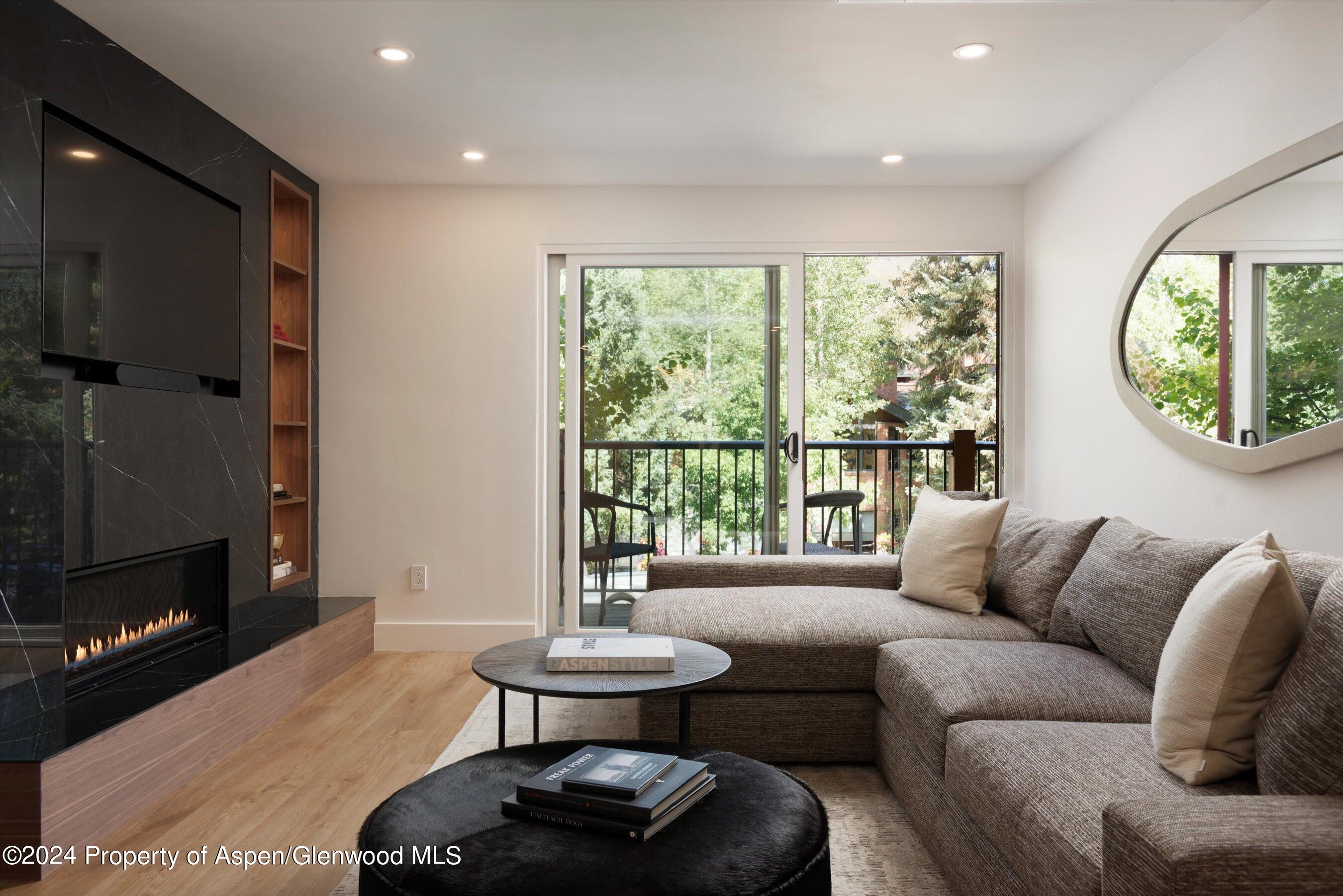 205 E Durant Avenue 1-I