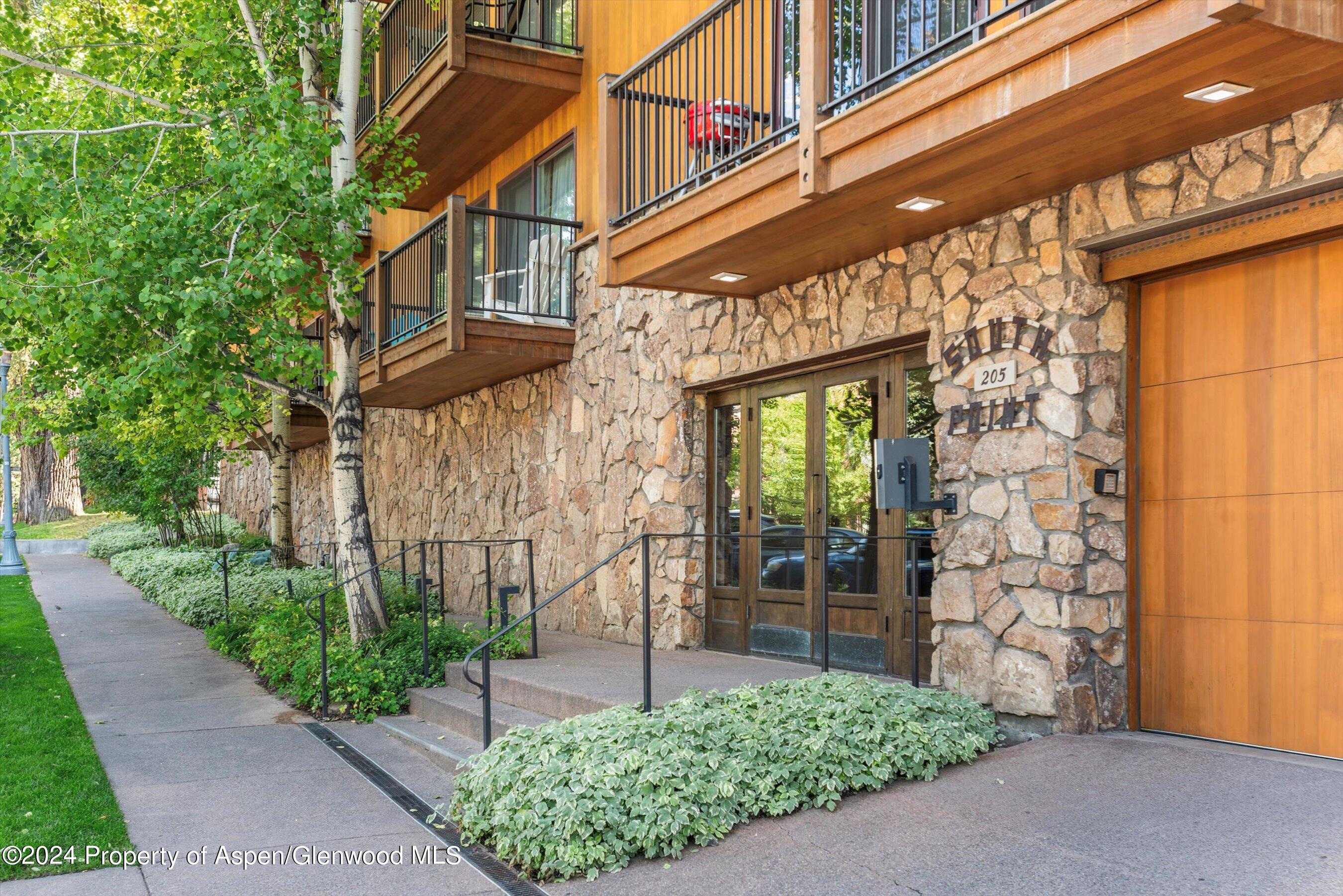 205 E Durant Avenue 1-I