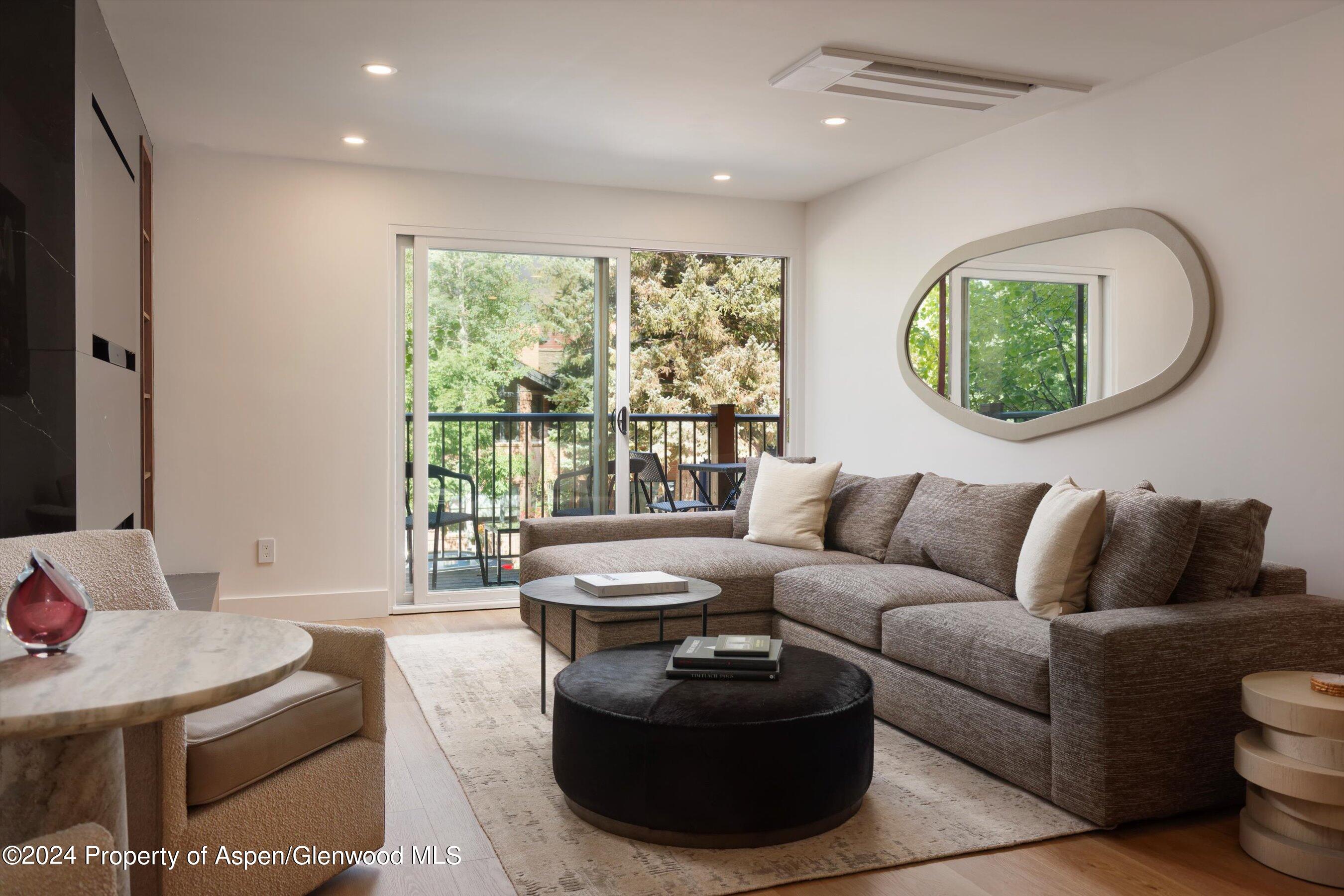 205 E Durant Avenue 1-I