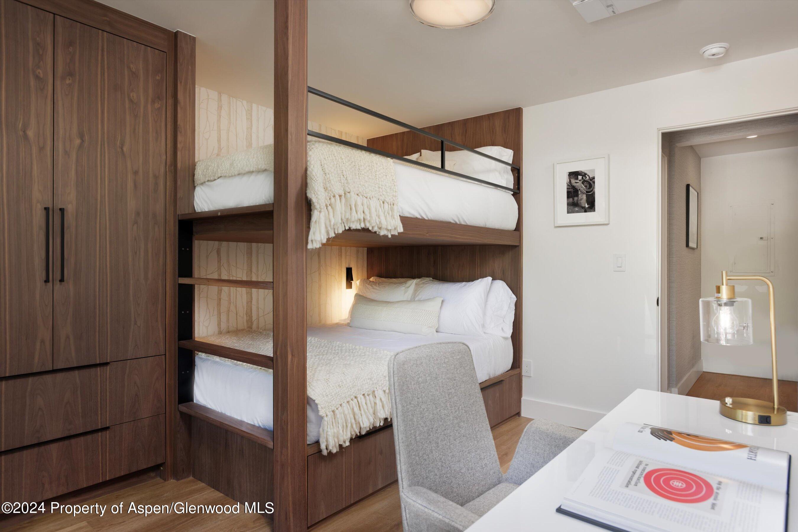 205 E Durant Avenue 1-I