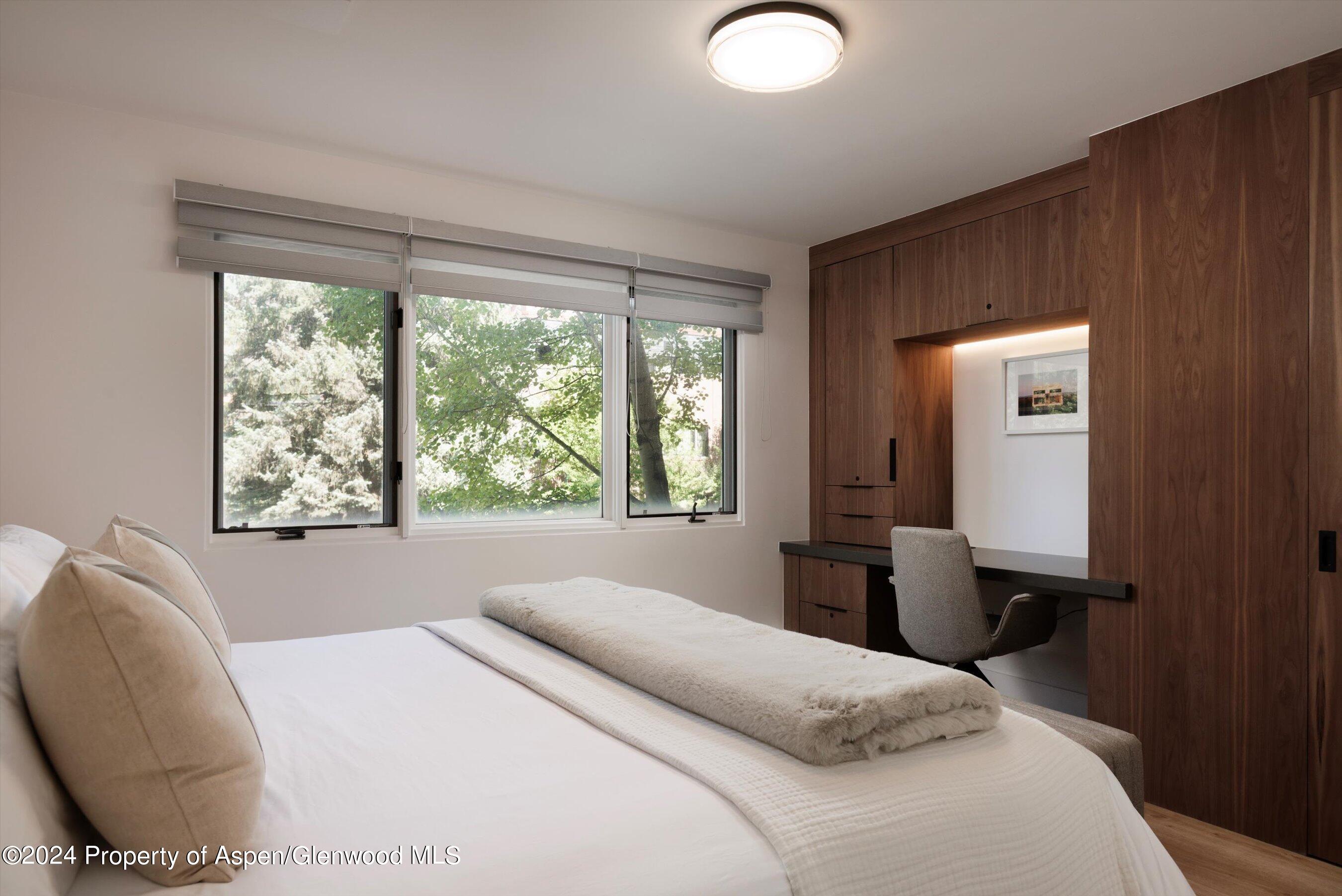 205 E Durant Avenue 1-I