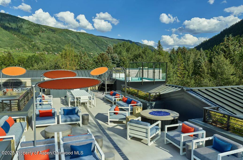 550 S Spring Street F8-9