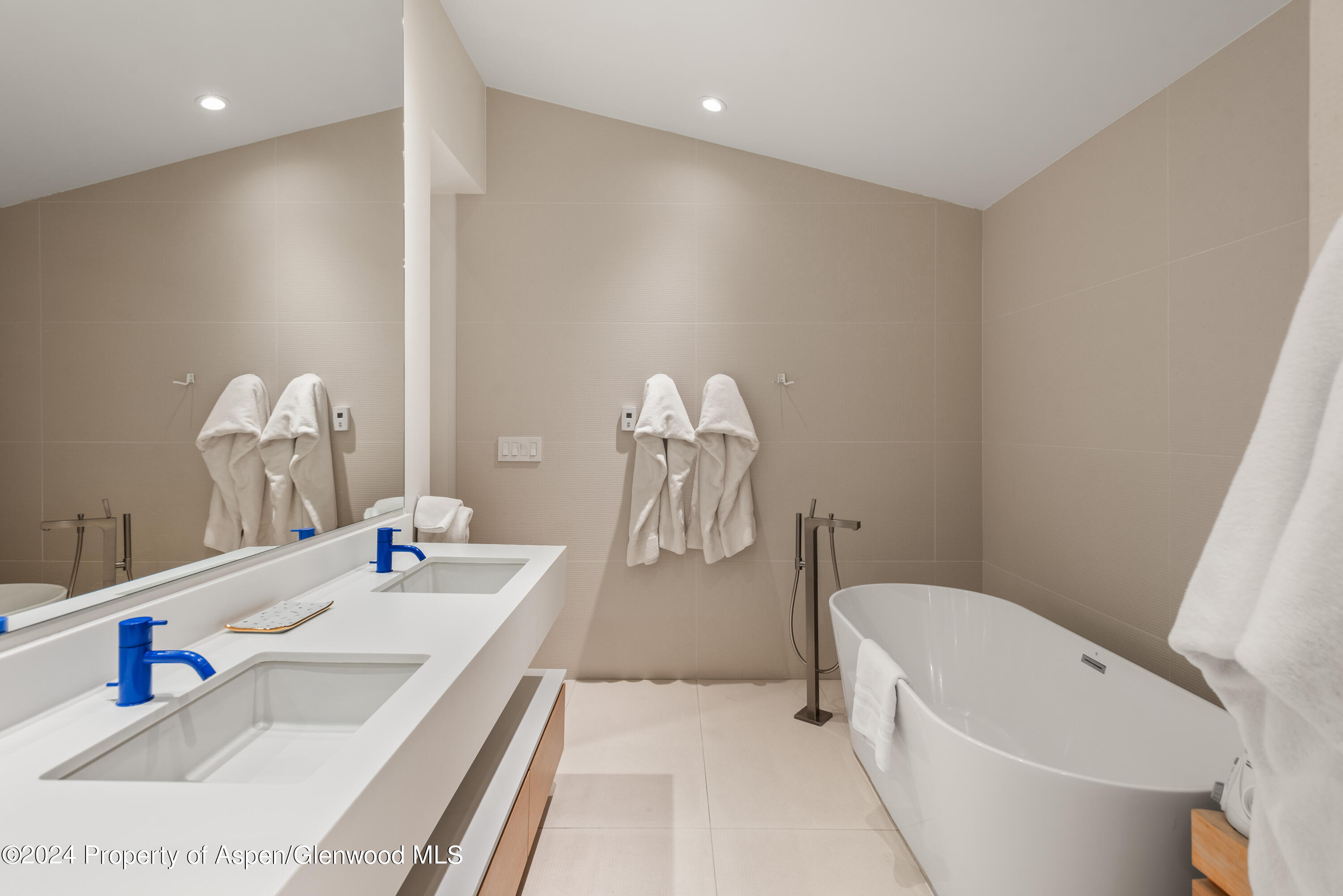 800 S Monarch Street Unit 9