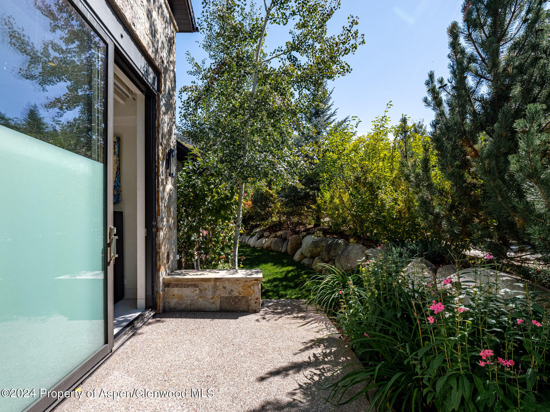 1154 E Cooper Avenue