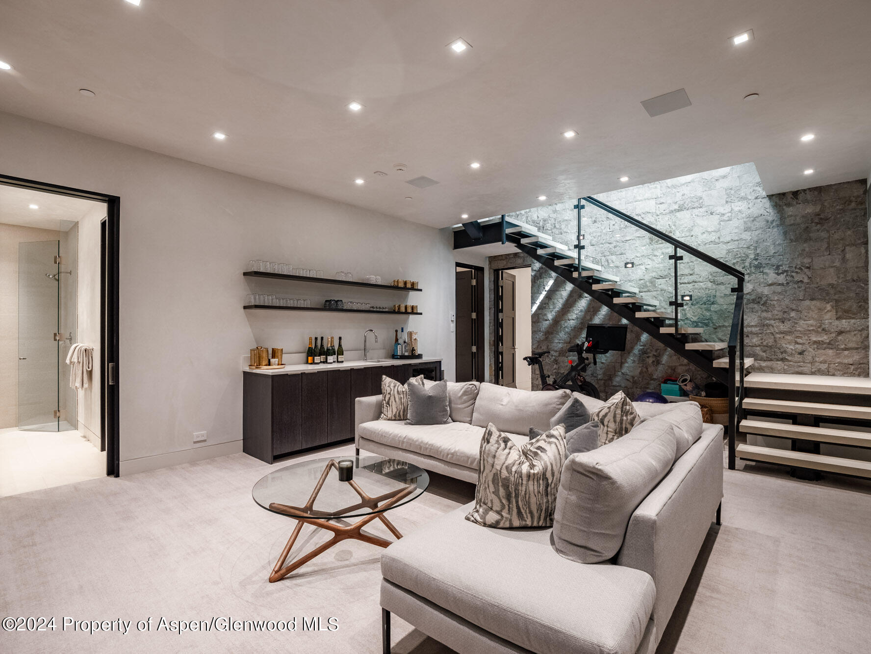 1154 E Cooper Avenue