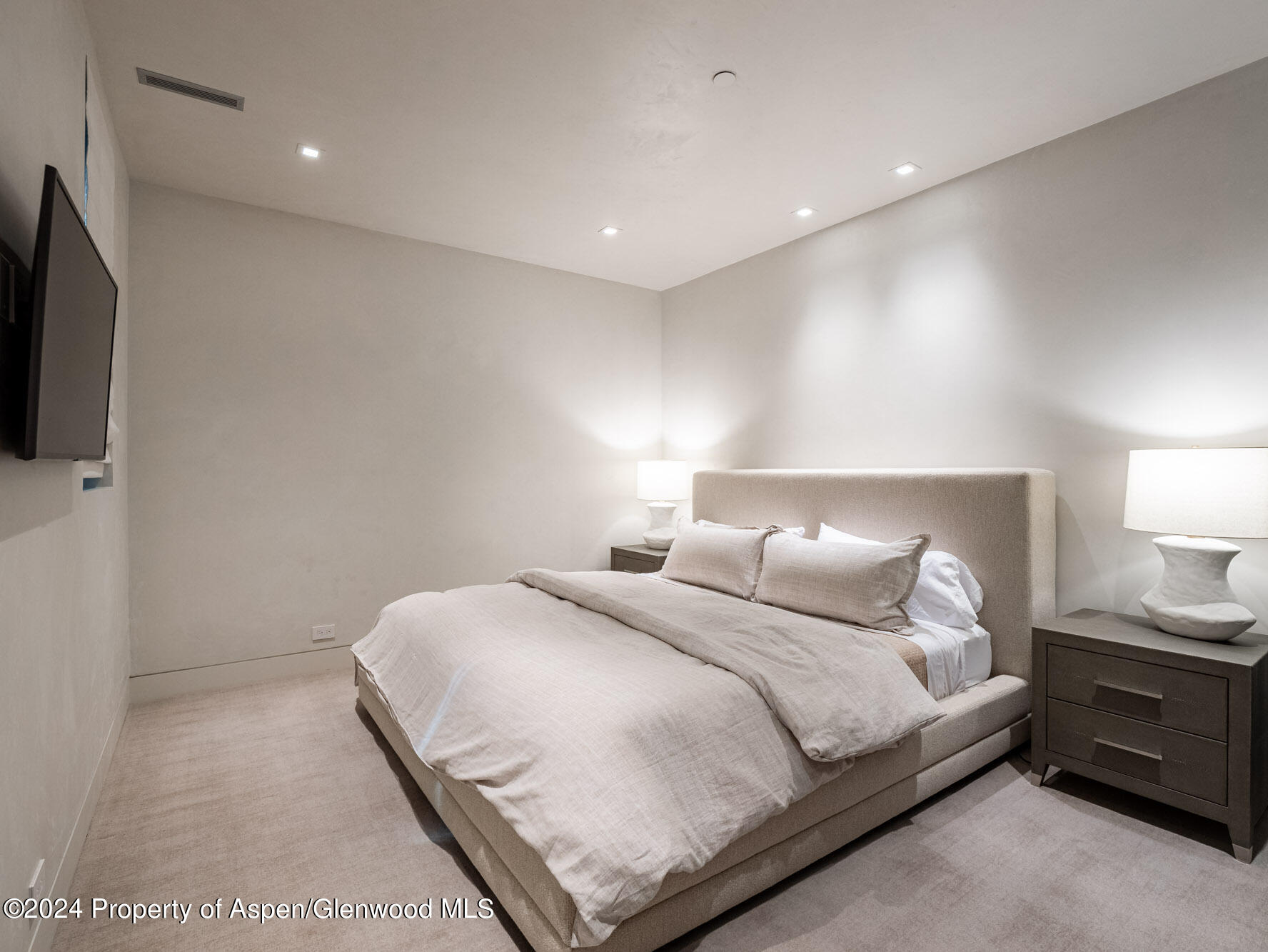 1154 E Cooper Avenue