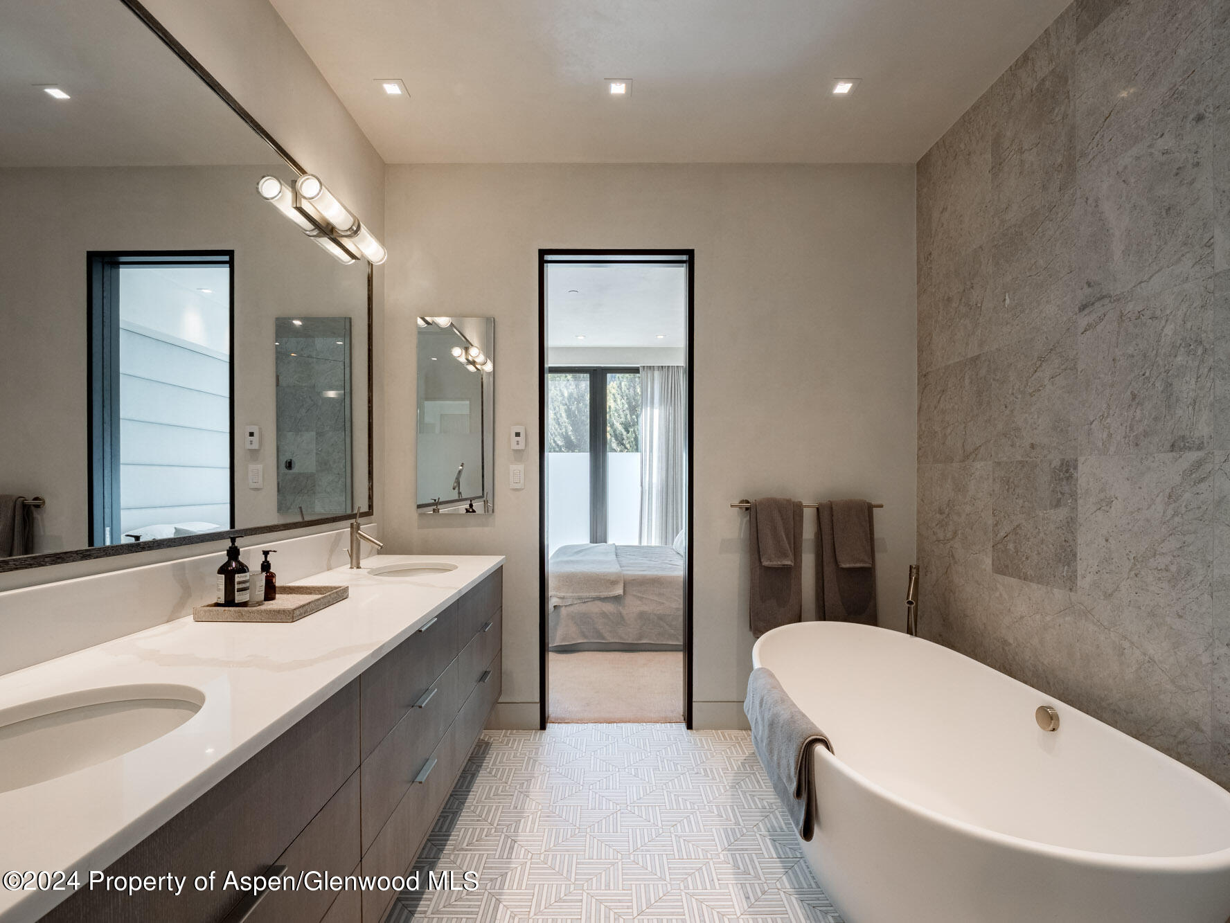 1154 E Cooper Avenue