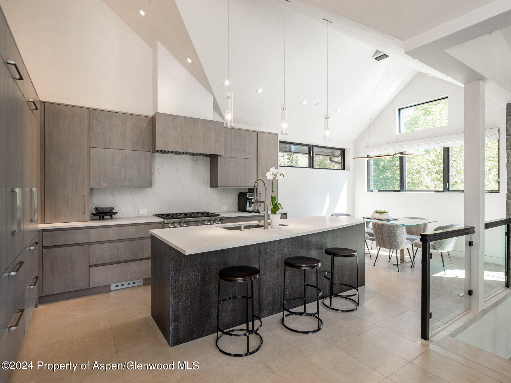 1154 E Cooper Avenue