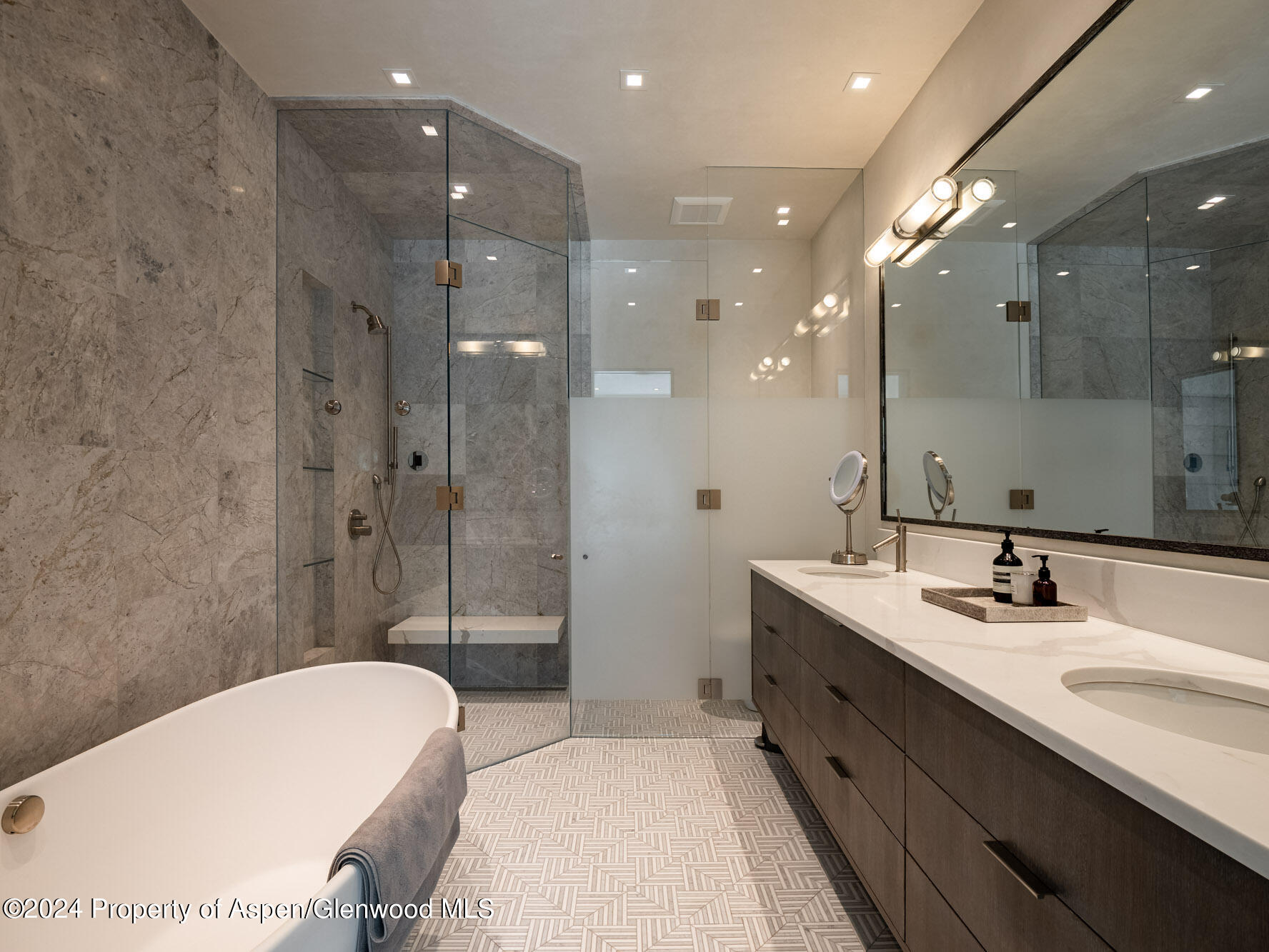 1154 E Cooper Avenue