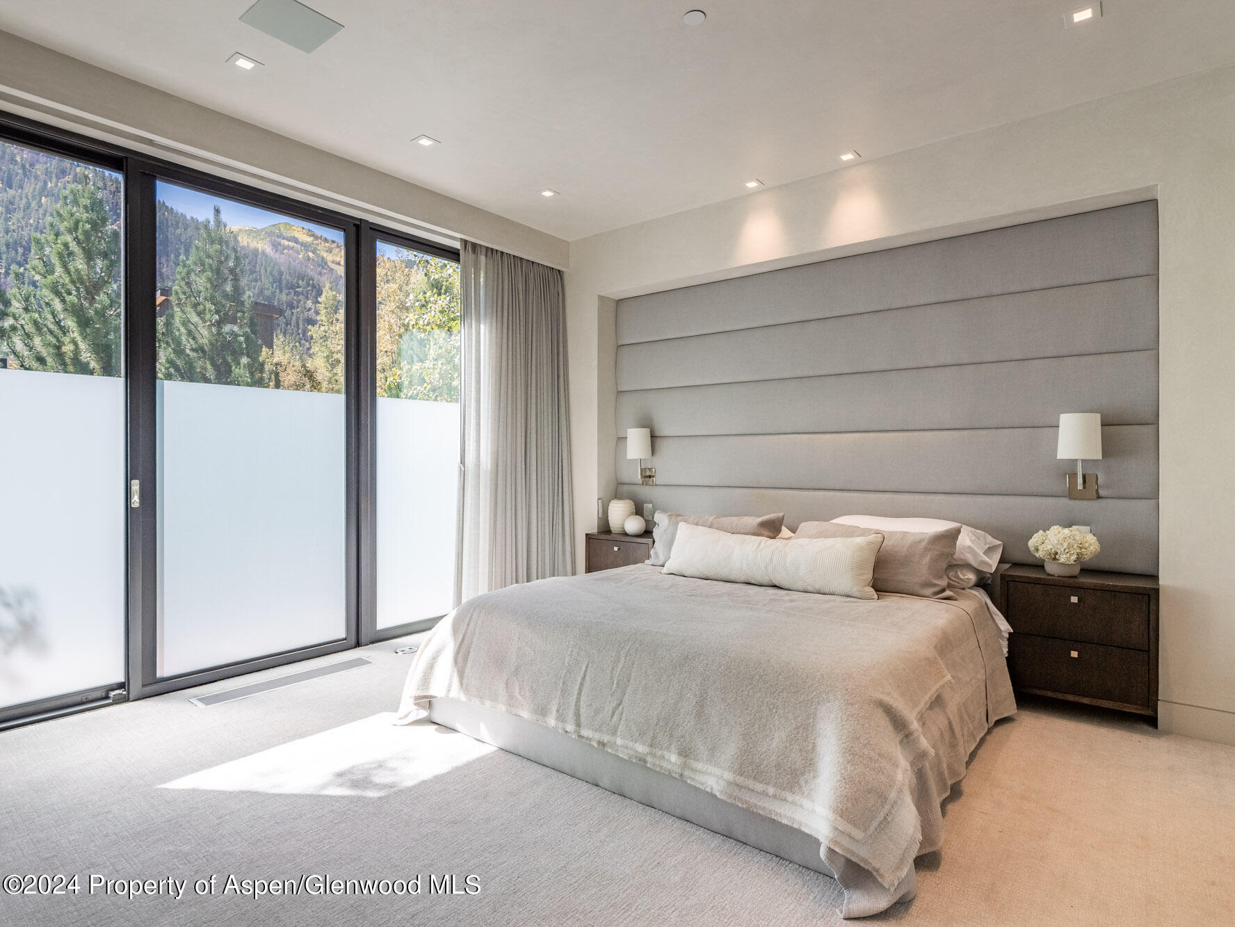 1154 E Cooper Avenue