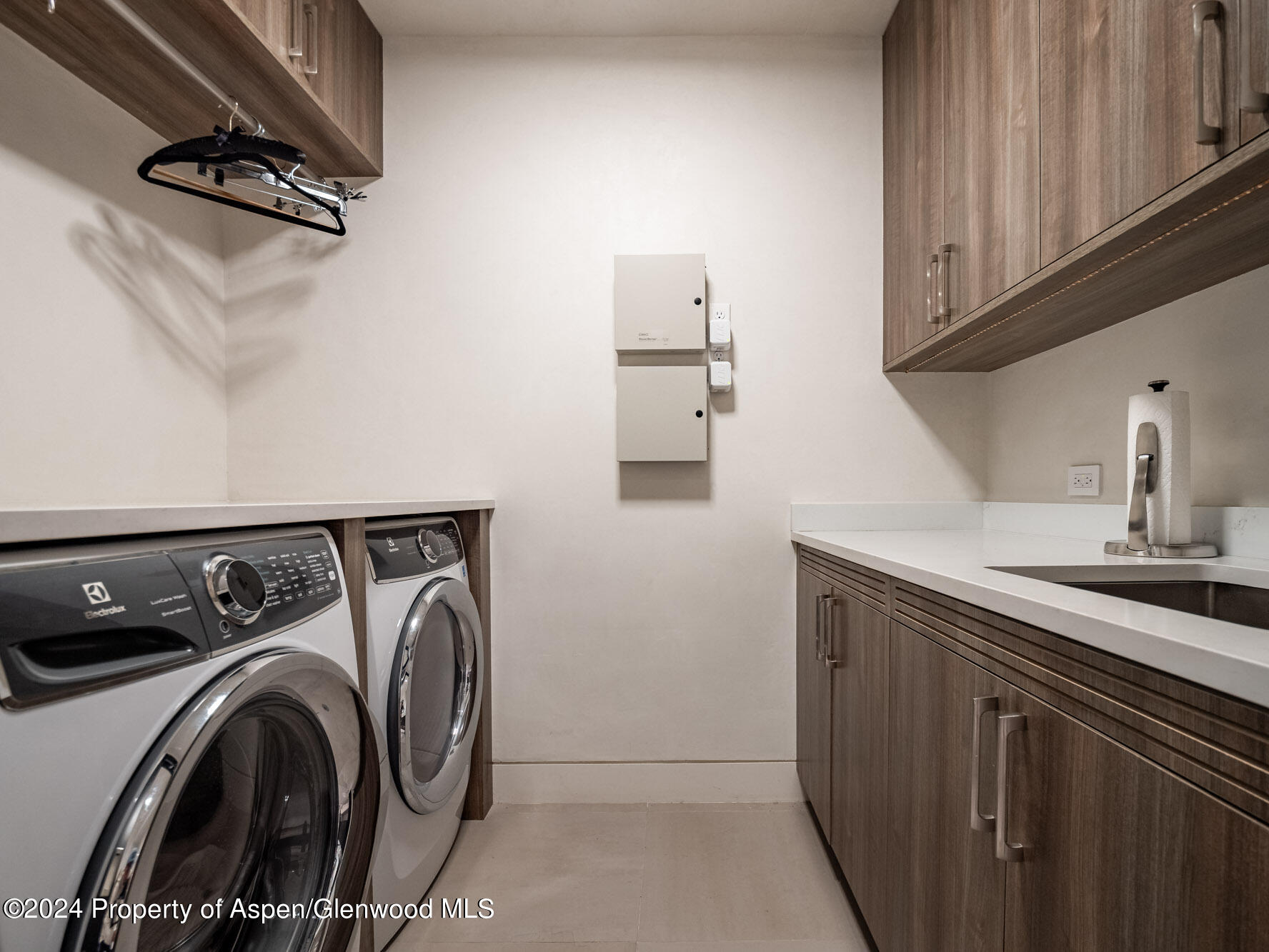 1154 E Cooper Avenue