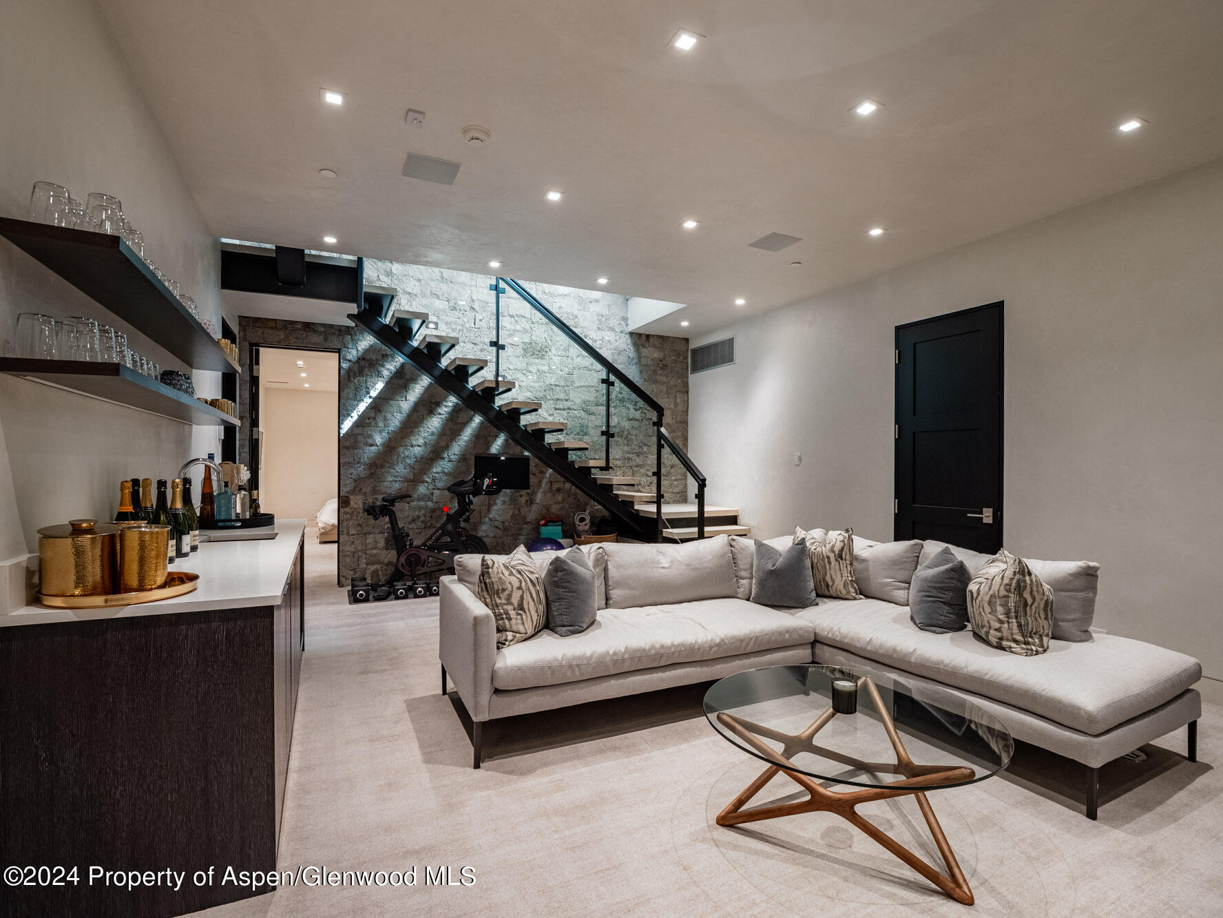 1154 E Cooper Avenue