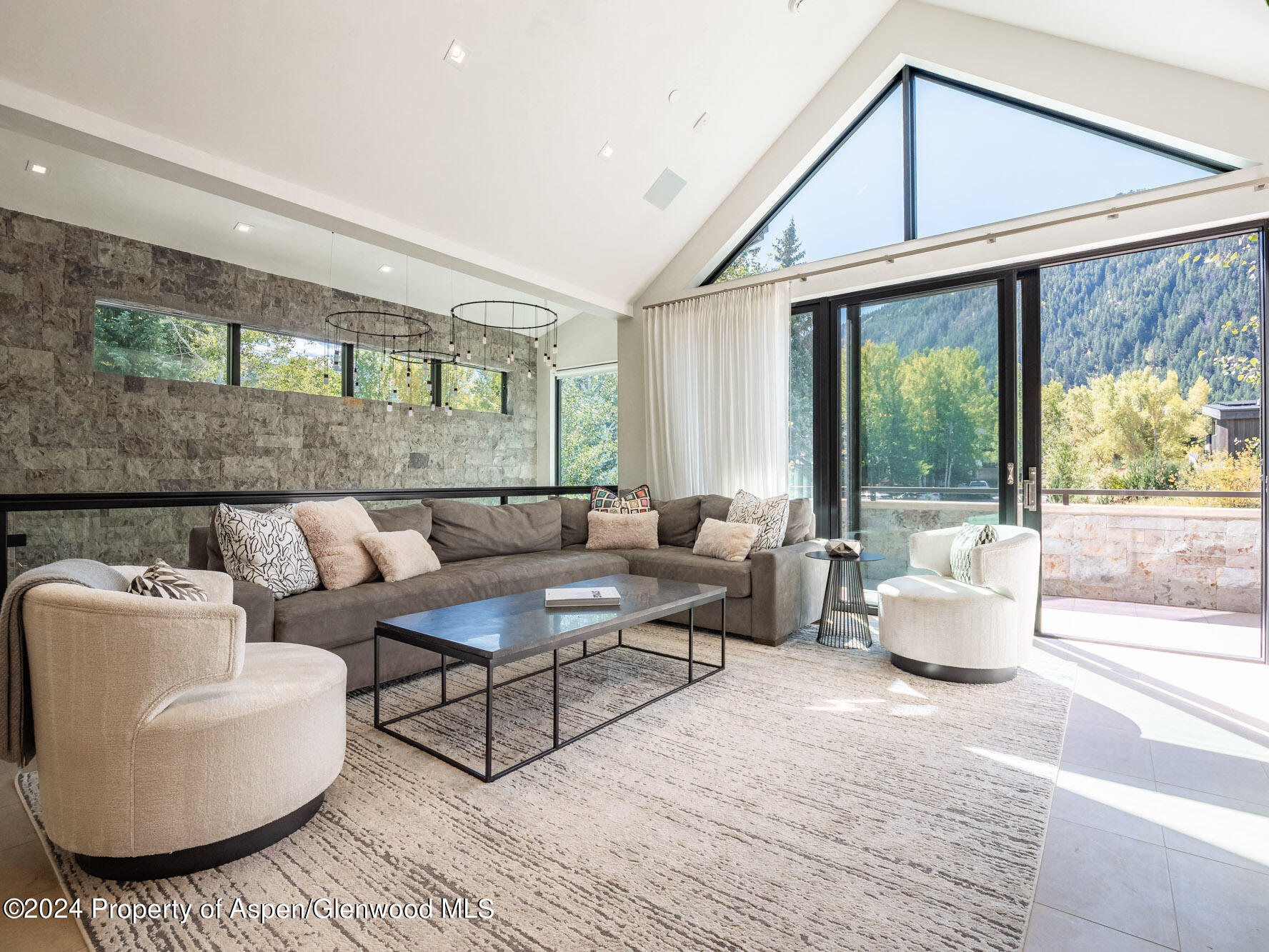 1154 E Cooper Avenue