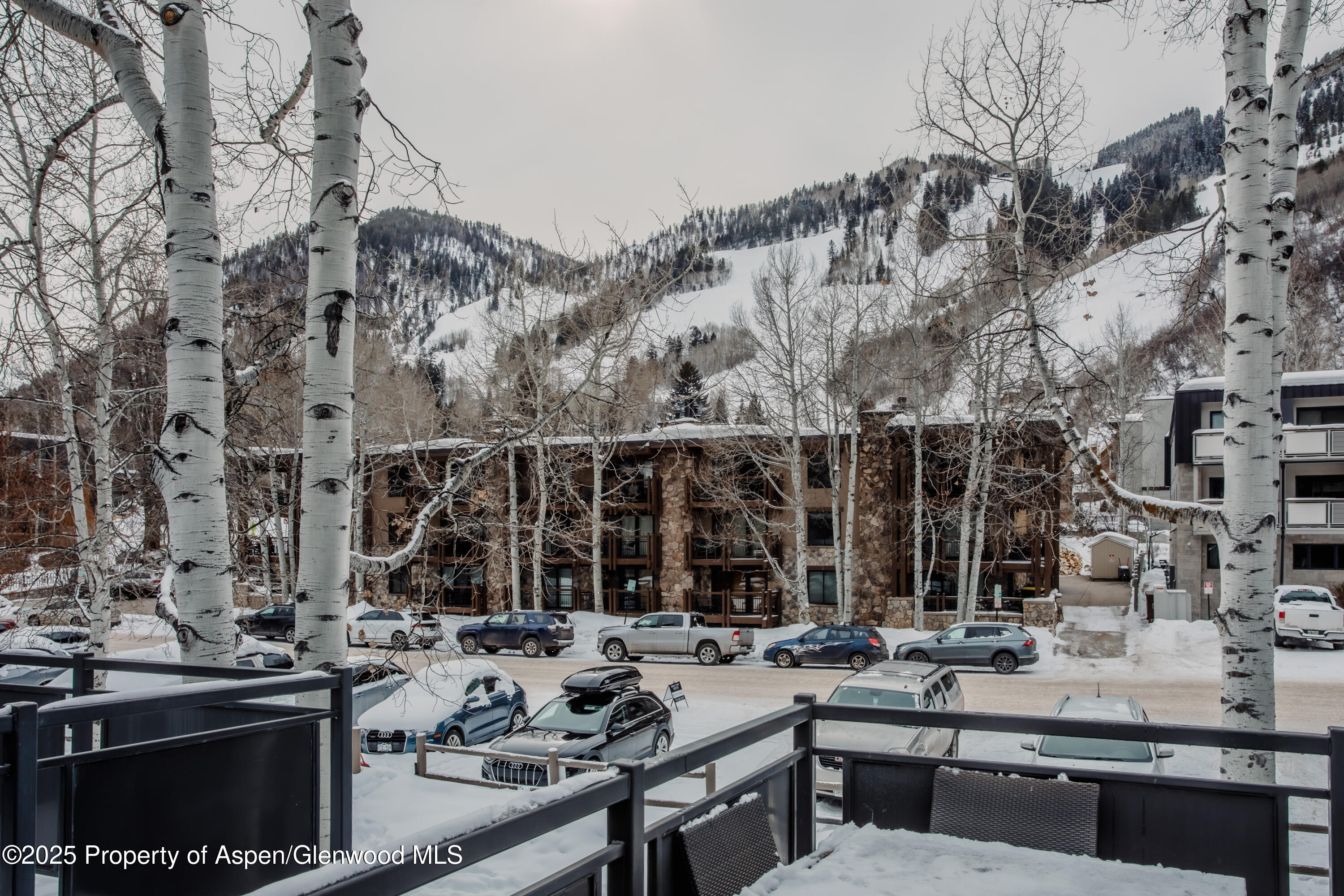 124 E Durant Avenue, 6